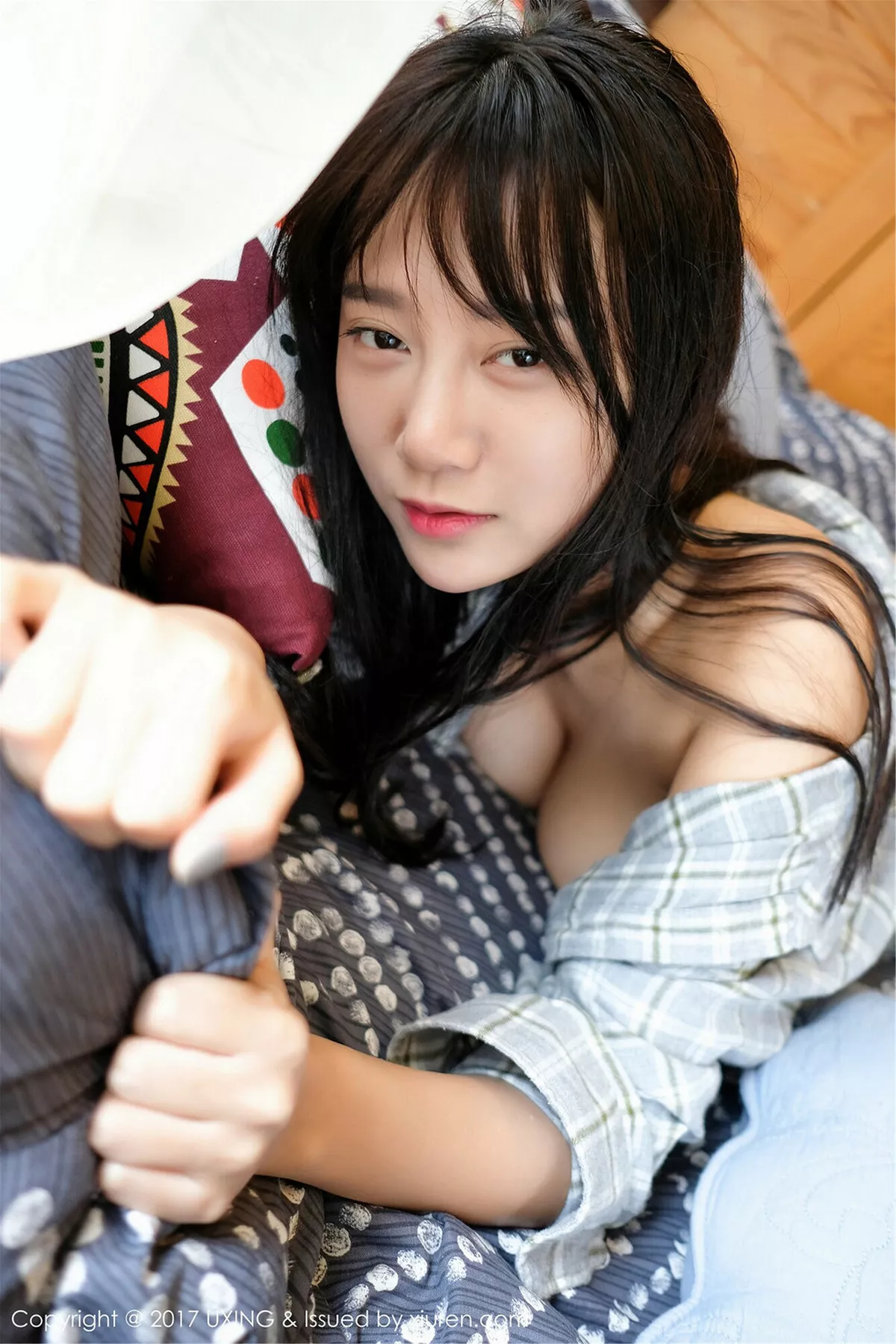 秀人集.com_[UXING优星馆]Vol.052_嫩模猩一衬衣裹身大尺度无内秀白嫩肌肤火辣诱惑写真43P