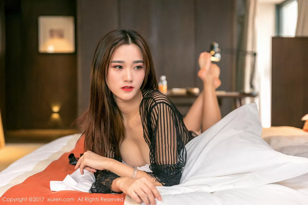 秀人集.com_[XiuRen秀人网]No.878_嫩模小米小米z半透黑纱衣加宽松小背心秀完美身材诱惑写真42P