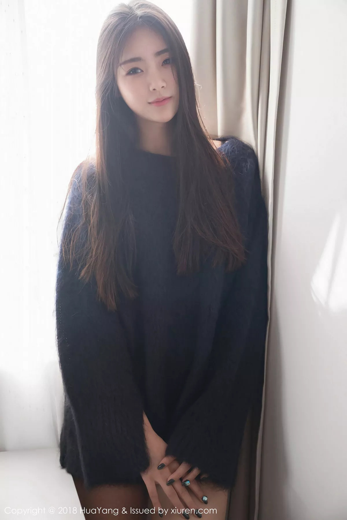 秀人集.com_[HuaYang花漾]Vol.027_嫩模可乐Vicky泰国旅拍居家床上性感白衬衣迷人写真30P