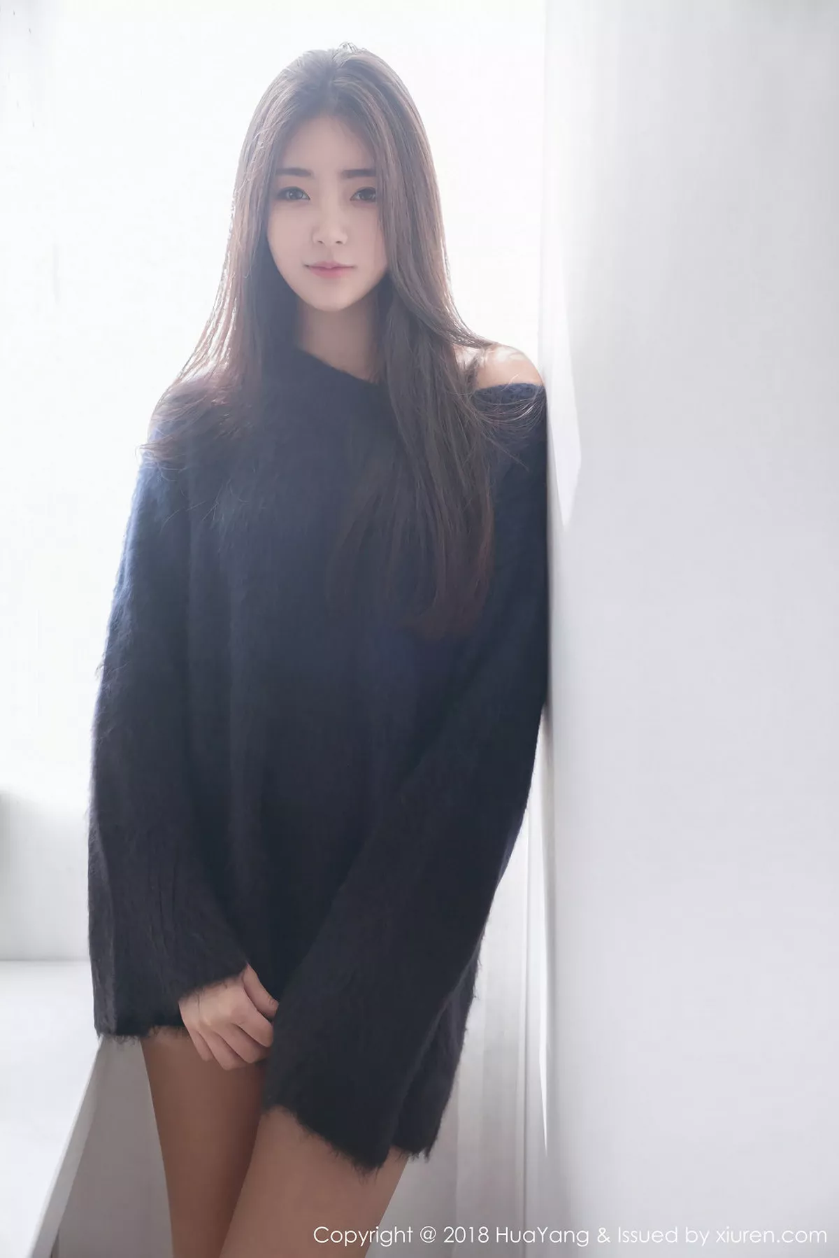 秀人集.com_[HuaYang花漾]Vol.027_嫩模可乐Vicky泰国旅拍居家床上性感白衬衣迷人写真30P