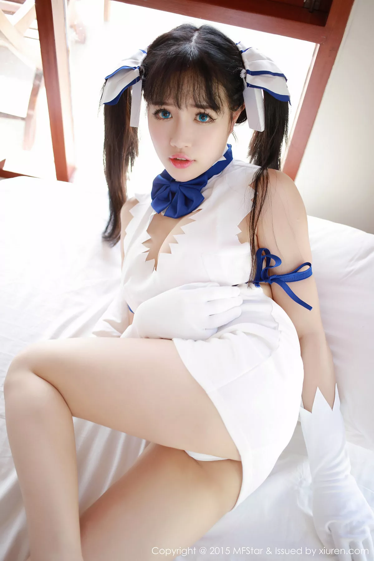 秀人集.com_[MFStar模范学院]Vol.036_萌妹徐cake白色开档短裙迷人豪乳性感翘臀写真50P