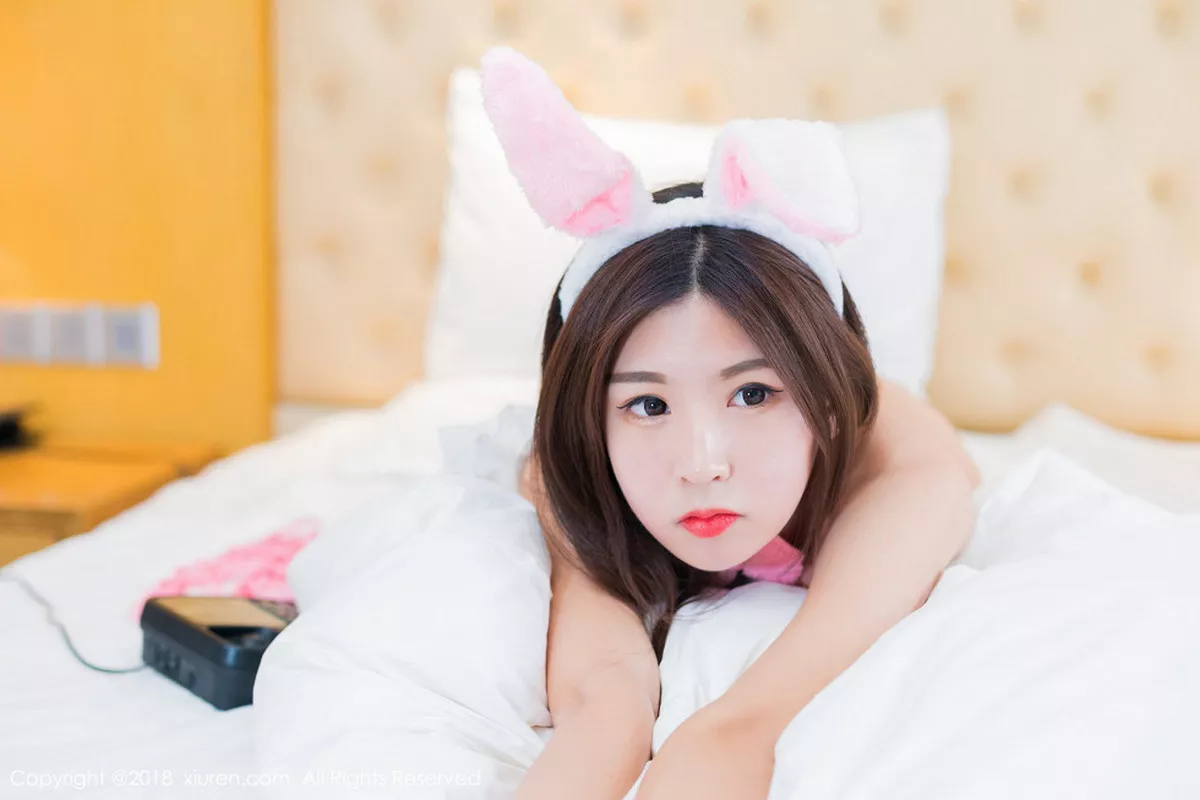 秀人集.com_[XiuRen秀人网]No.1000_嫩模点点lily粉色兔女郎全裸上身血滴子遮点喷血诱惑写真62P