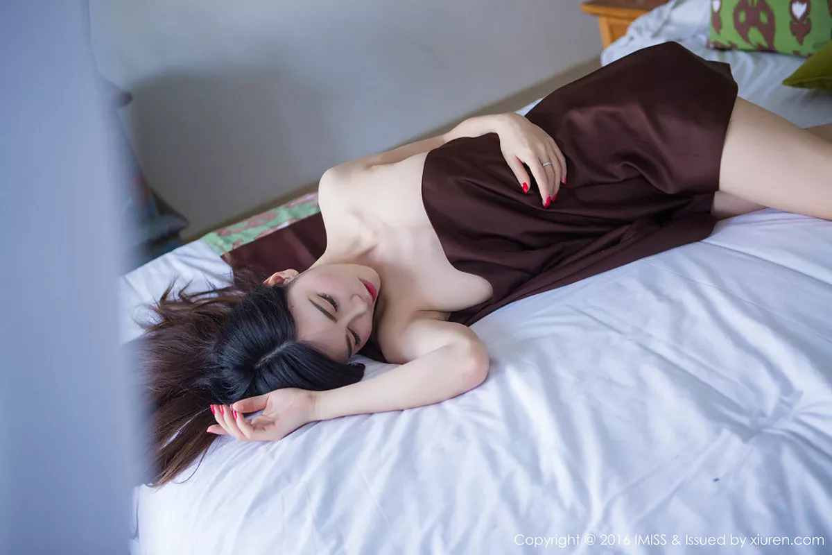 秀人集.com_[IMISS爱蜜社]Vol.114_嫩模沈佳熹巴厘岛旅拍第三套大尺度全裸人体艺术诱惑写真34P