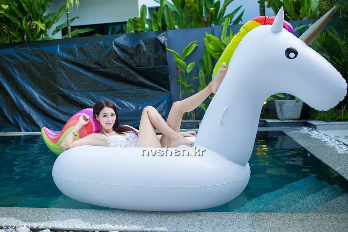 秀人集.com_[IMISS爱蜜社]Vol.141_嫩模王曼妮好Q纯白吊带薄纱透视秀美胸靓丽迷人写真40P