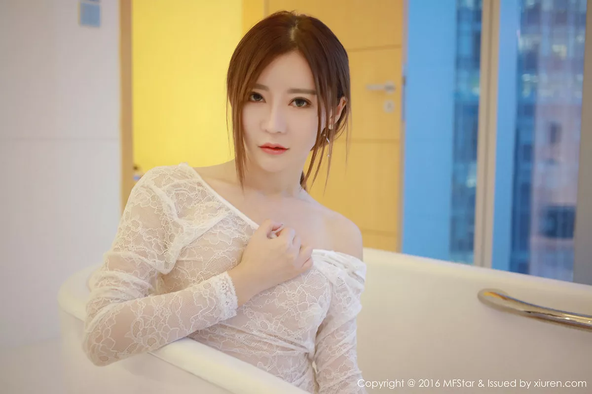 秀人集.com_[MFStar模范学院]Vol.077_嫩模佟蔓baby黑色吊带背心配黑色蕾丝内裤极致诱惑写真53P