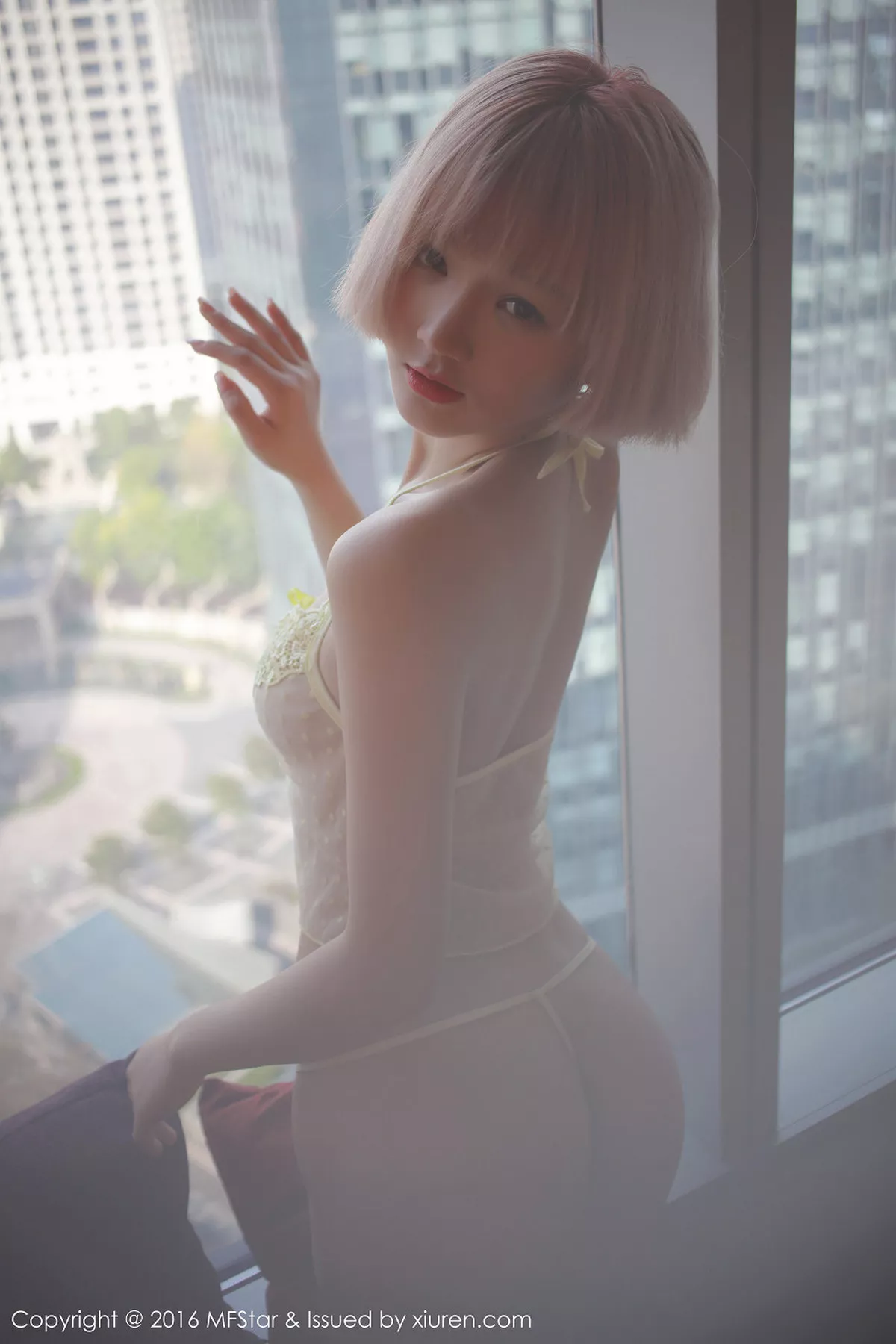 秀人集.com_[MFStar模范学院]Vol.082_嫩模悦爷妖精居家红色内衣半脱内裤秀诱人翘臀写真51P