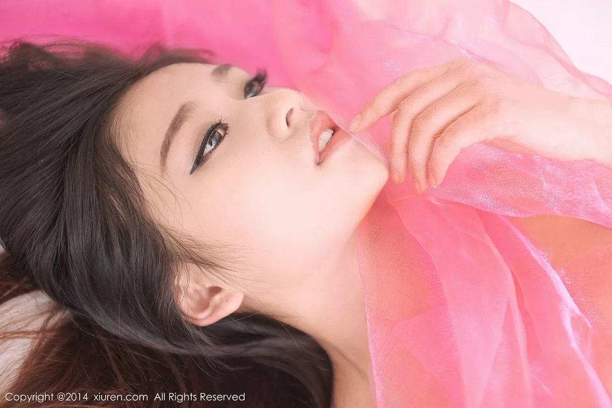 秀人集.com_[XiuRen秀人网]No.244_嫩模史雨姐姐户外红色内衣秀丰满美乳性感写真50P