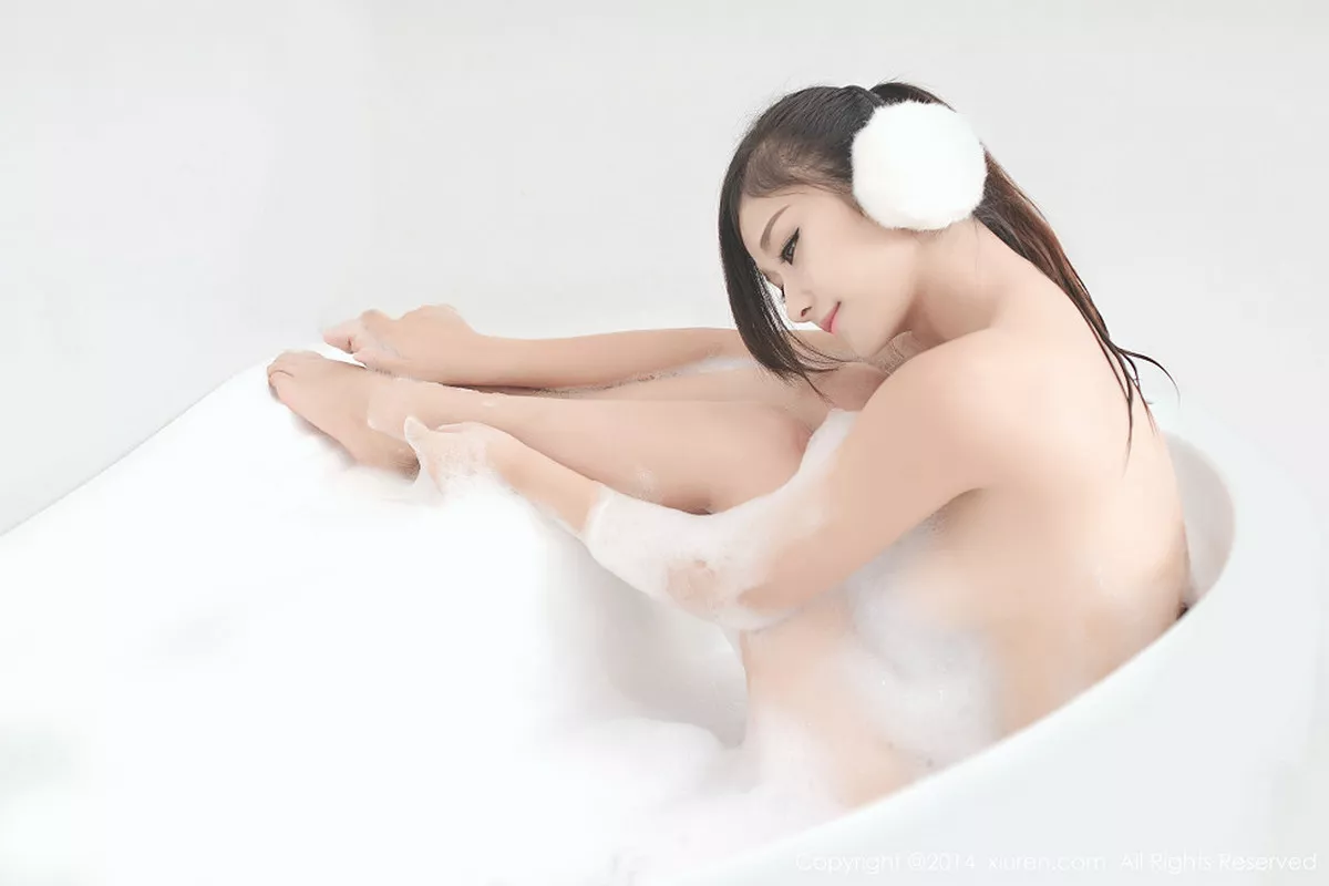 秀人集.com_[XiuRen秀人网]No.244_嫩模史雨姐姐户外红色内衣秀丰满美乳性感写真50P