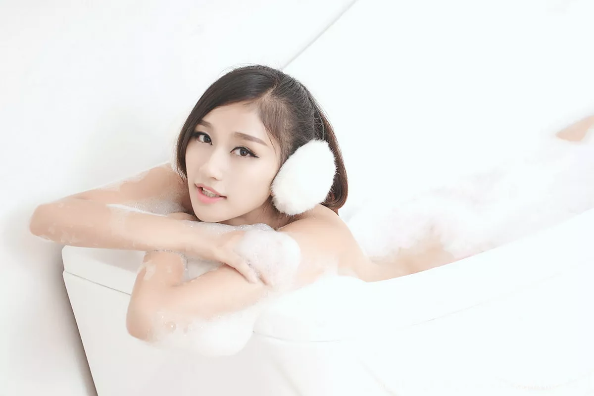 秀人集.com_[XiuRen秀人网]No.244_嫩模史雨姐姐户外红色内衣秀丰满美乳性感写真50P