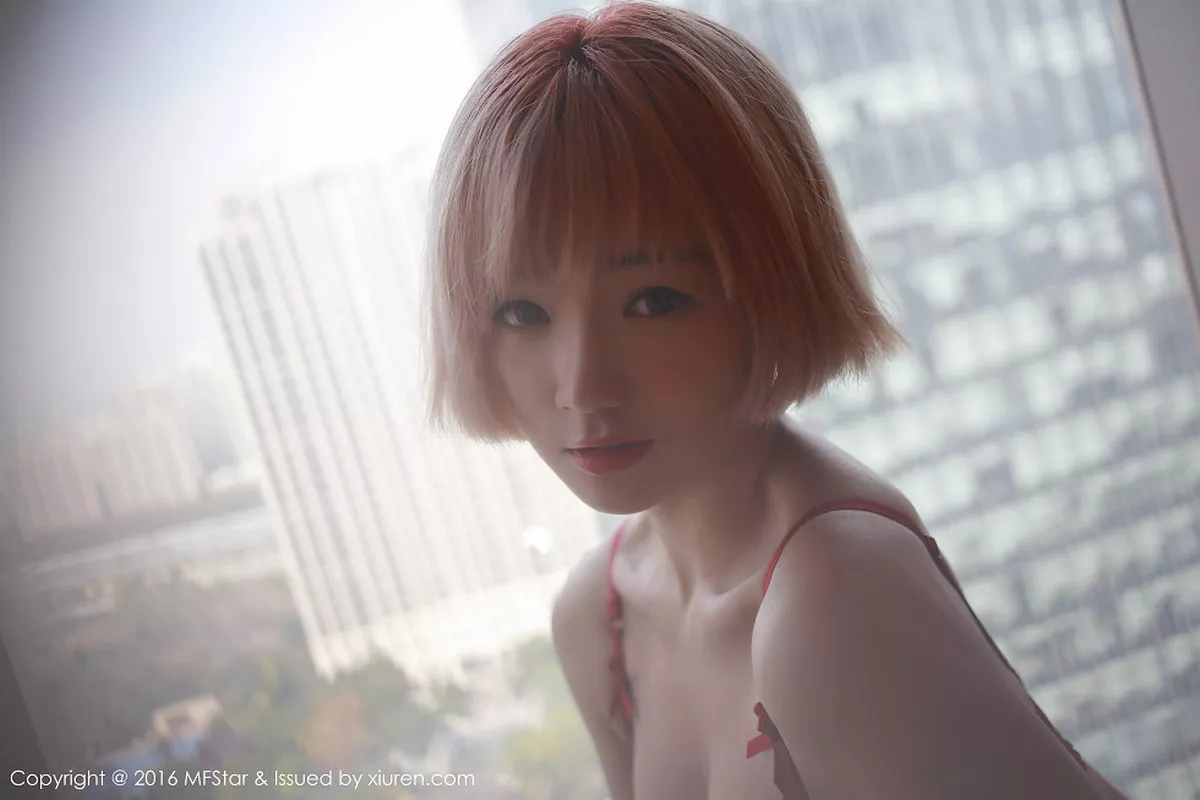 秀人集.com_[MFStar模范学院]Vol.082_嫩模悦爷妖精居家红色内衣半脱内裤秀诱人翘臀写真51P