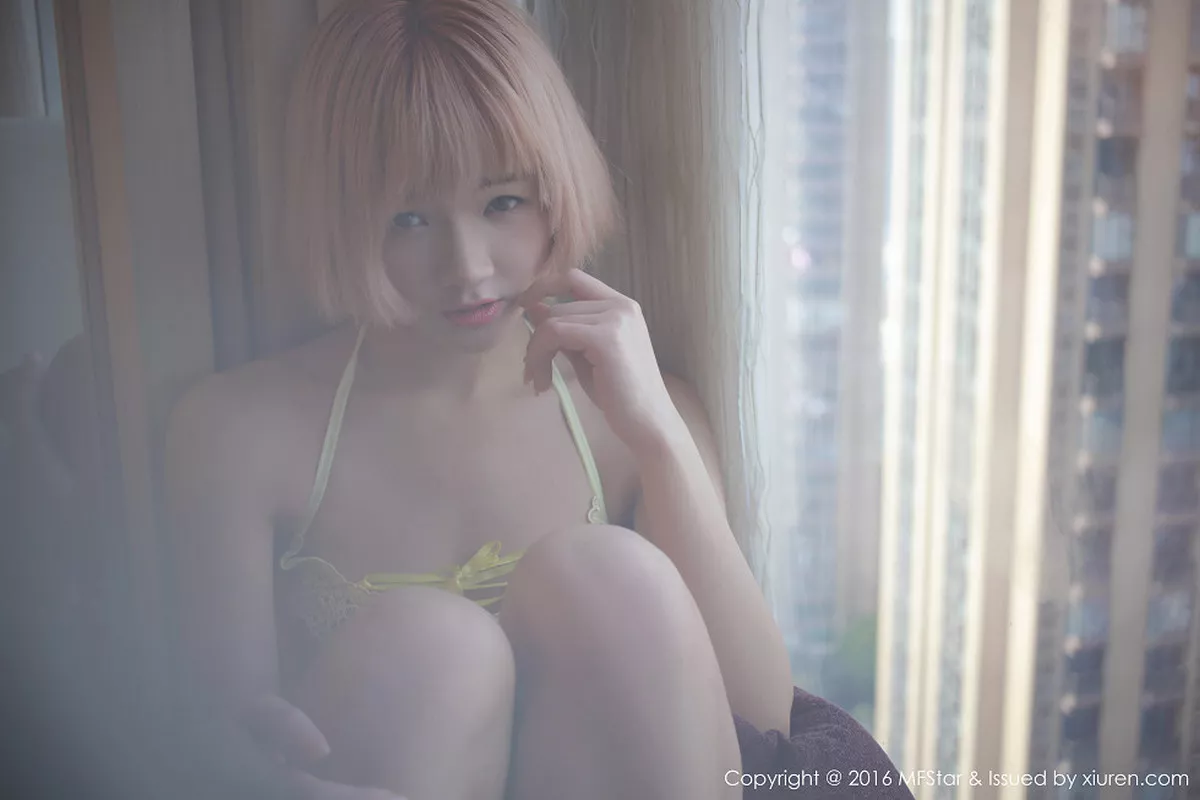 秀人集.com_[MFStar模范学院]Vol.082_嫩模悦爷妖精居家红色内衣半脱内裤秀诱人翘臀写真51P