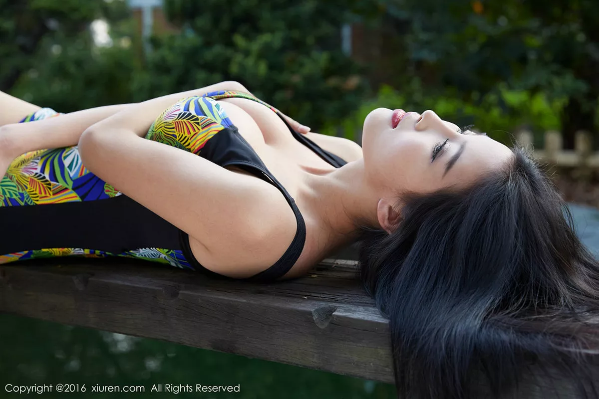 秀人集.com_[XiuRen秀人网]No.461_嫩模慧敏Vivi花色紧身比基尼秀傲人胸器性感写真54P