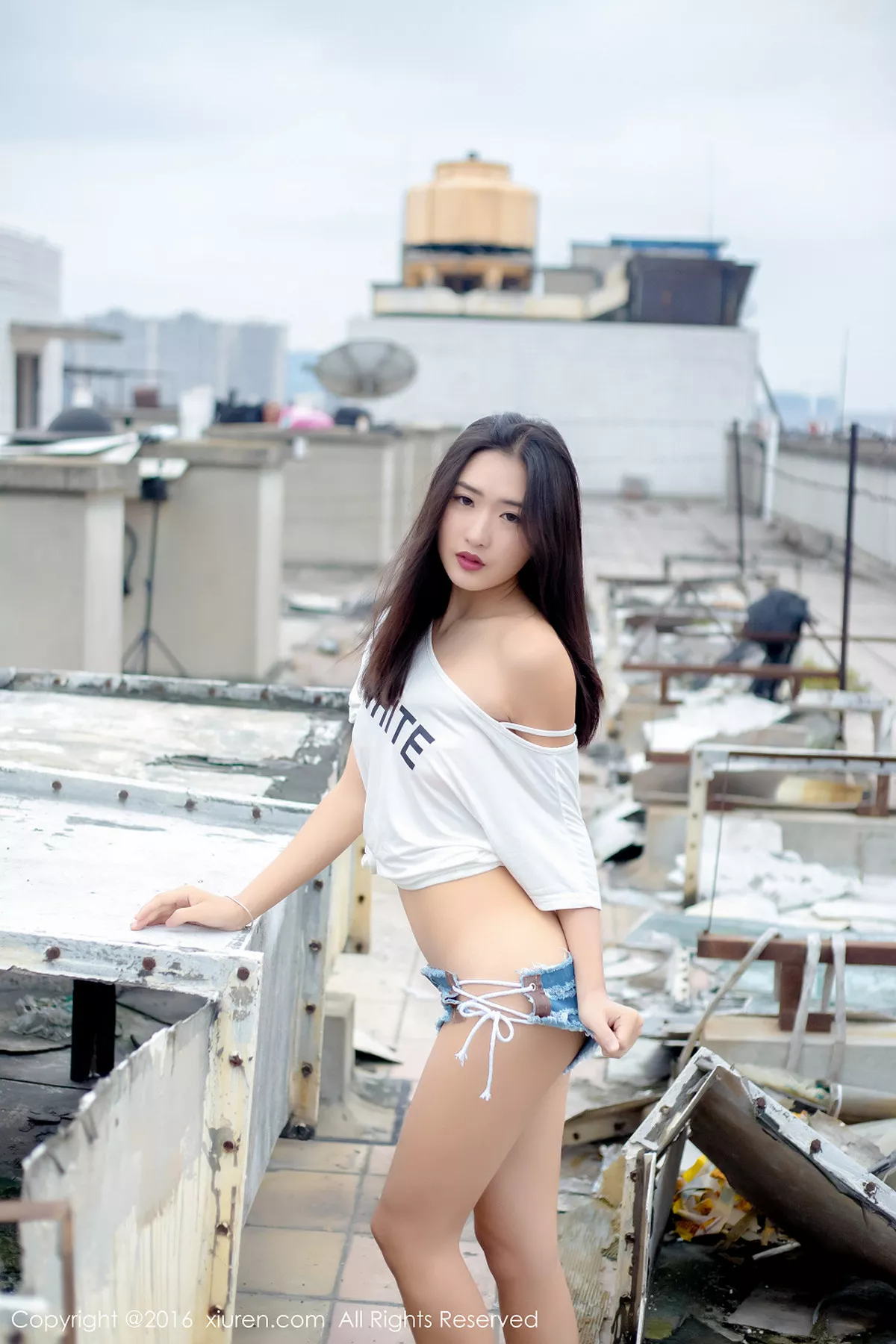 秀人集.com_[XiuRen秀人网]No.624_嫩模周琰琳LIN室外露天天台性感内衣黑色蕾丝袜迷人美腿写真49P