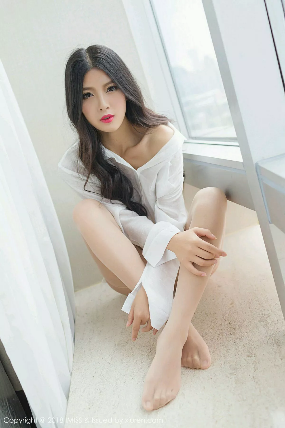 秀人集.com_[IMISS爱蜜社]Vol.299_嫩模语嫣Candy私房白衬衣配肉丝袜+红色和服性感写真38P