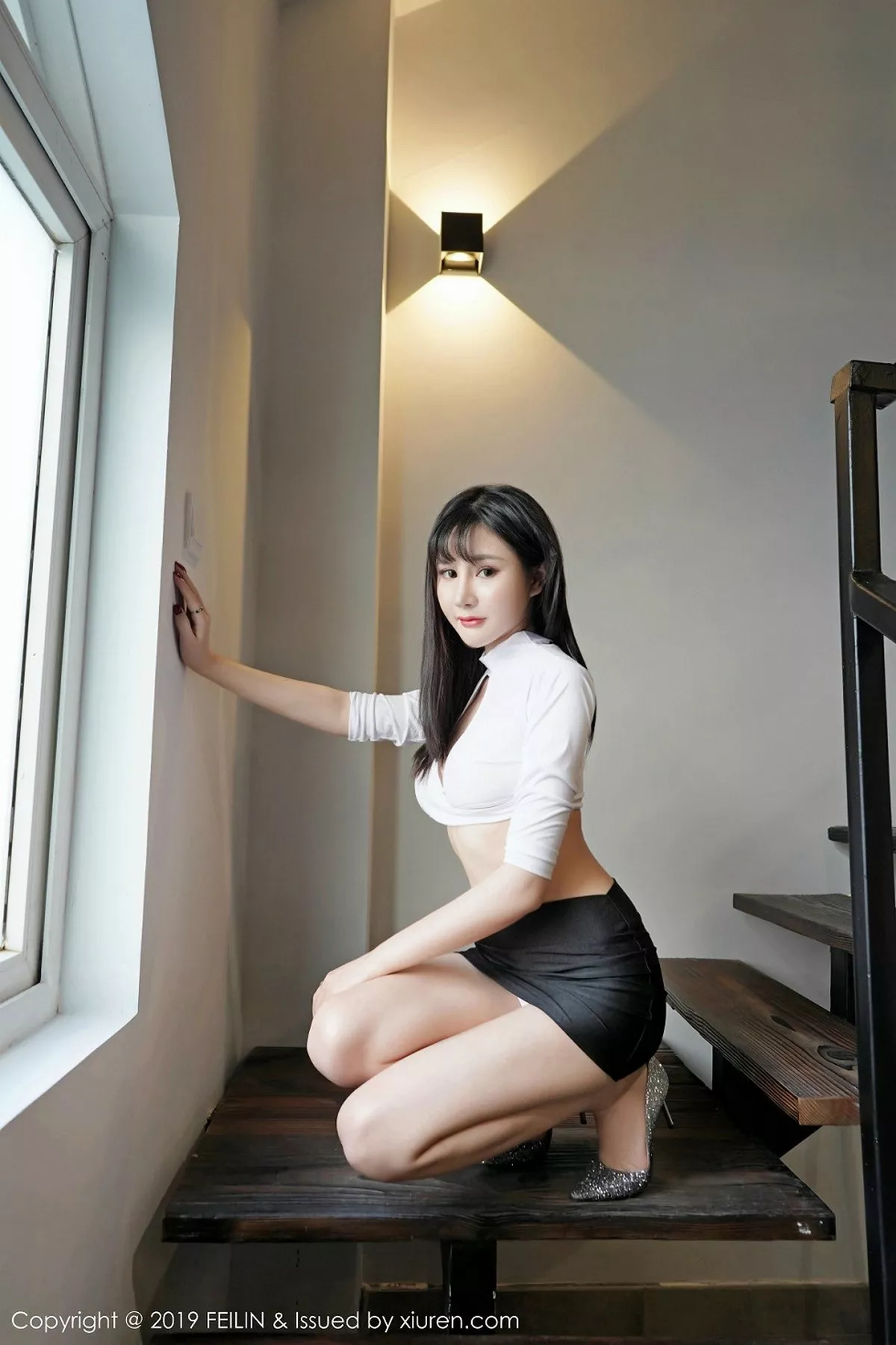 秀人集.com_[FeiLin嗲囡囡]Vol.210_嫩模Celina青妍私房白色内衣配黑短裙半脱露翘臀诱惑写真41P