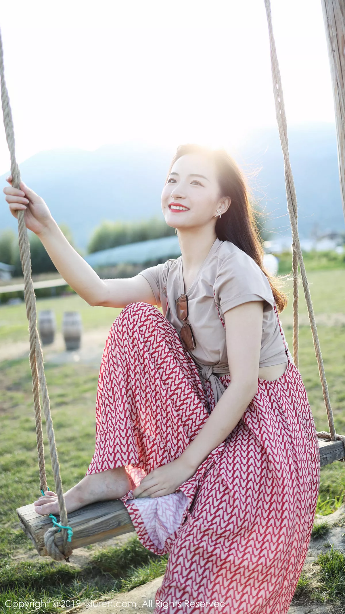 秀人集.com_[XiuRen秀人网]No.1718_嫩模艺儿拿铁室外帽子美少女清新甜美风靓丽迷人写真63P