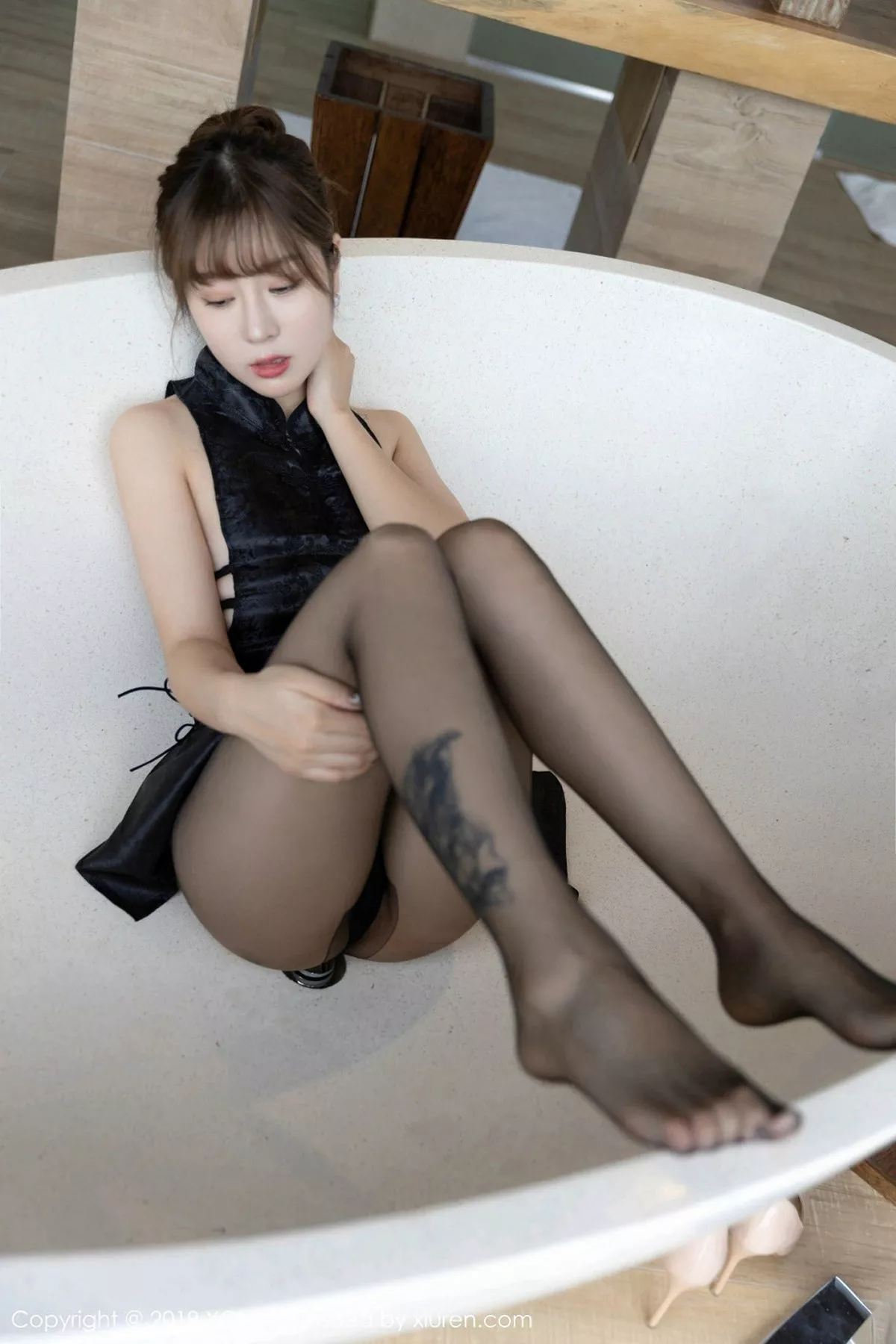 秀人集.com_[YouMi尤蜜荟]Vol.359_女神王雨纯马尔代夫旅拍情趣真空旗袍配无内黑丝极致诱惑写真70P