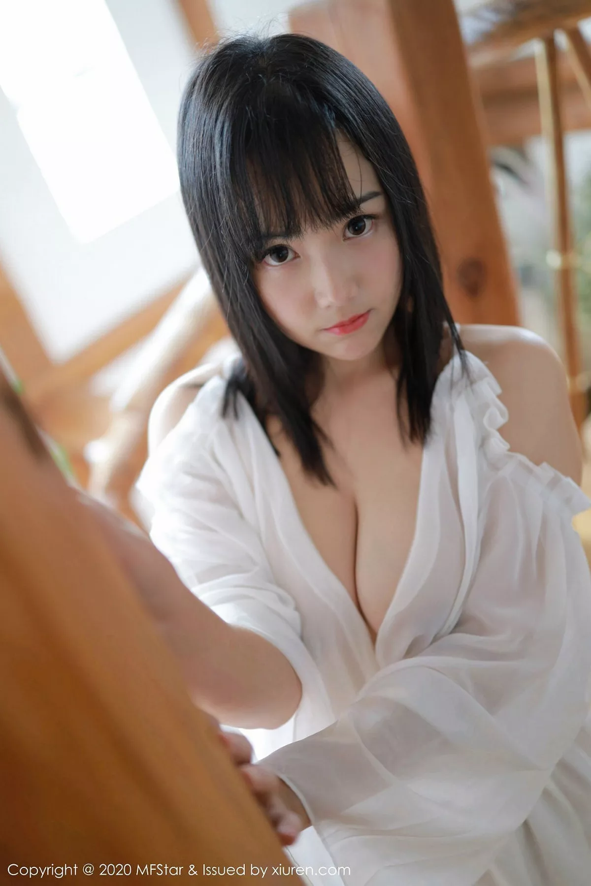 秀人集.com_[MFStar模范学院]Vol.260_嫩模徐微微mia日本旅拍白色透视薄纱真空秀童颜巨乳诱惑写真50P