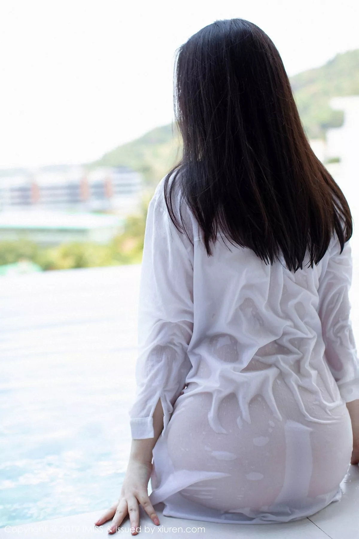 秀人集.com_[IMISS爱蜜社]Vol.335_女神恩一普吉岛旅拍泳池里真空白衬衣湿身秀豪乳诱惑写真35P