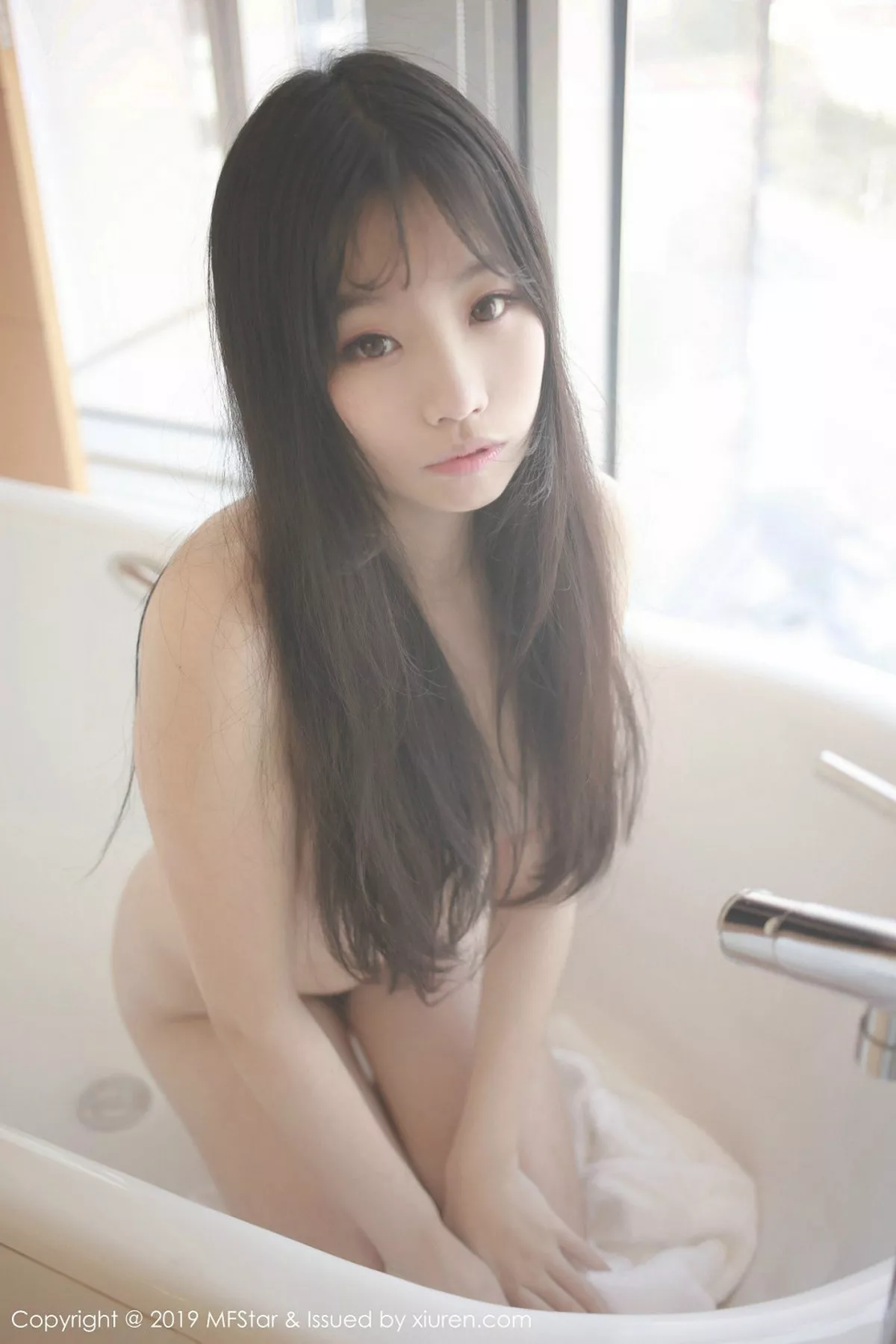 秀人集.com_[MFStar模范学院]Vol.189_嫩模草莓兔兔私房开背毛衣露豪乳翘臀撩人诱惑写真31P