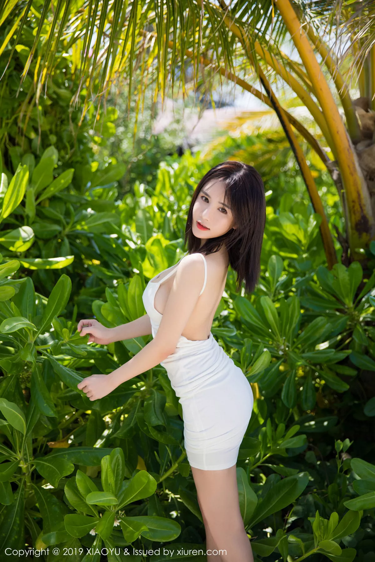 秀人集.com_[XiaoYu画语界]Vol.086_女神小沫琳马尔代夫旅拍户外真空吊带连身裙撩人诱惑写真55P