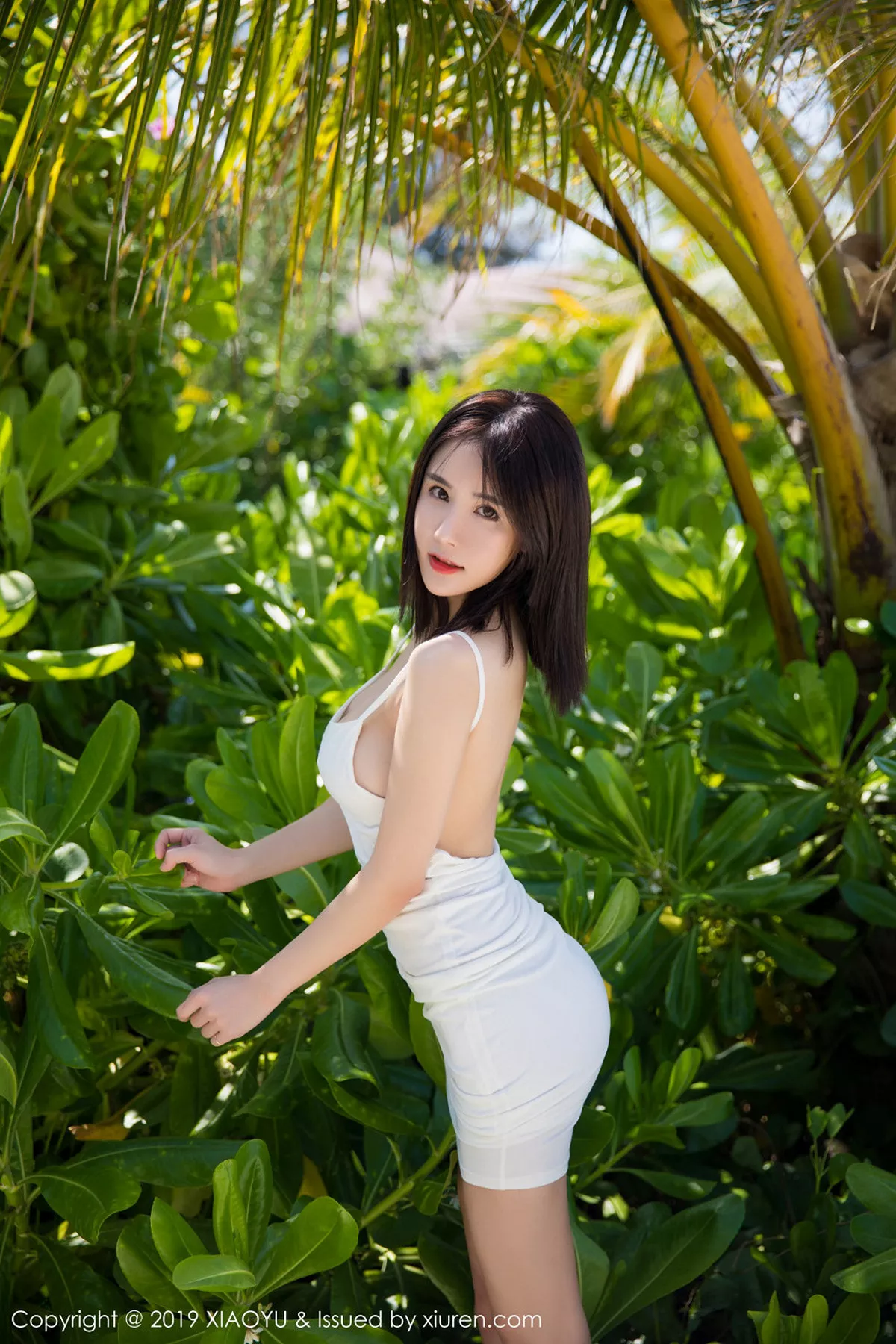 秀人集.com_[XiaoYu画语界]Vol.086_女神小沫琳马尔代夫旅拍户外真空吊带连身裙撩人诱惑写真55P