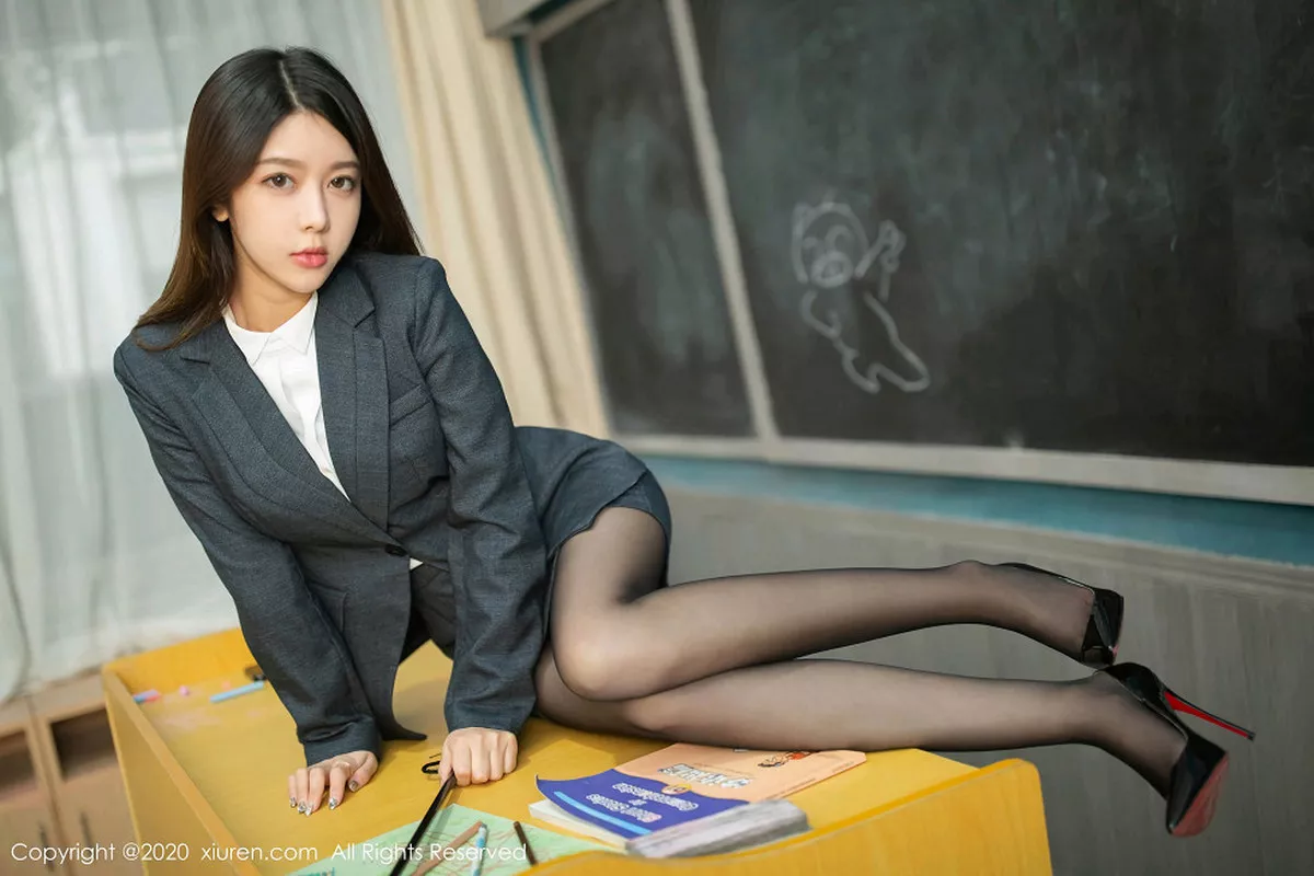 秀人集.com_[XiuRen秀人网]No.1959_嫩模夏诗诗Sally真实教室老师主题黑短裙下开档黑丝诱惑写真78P