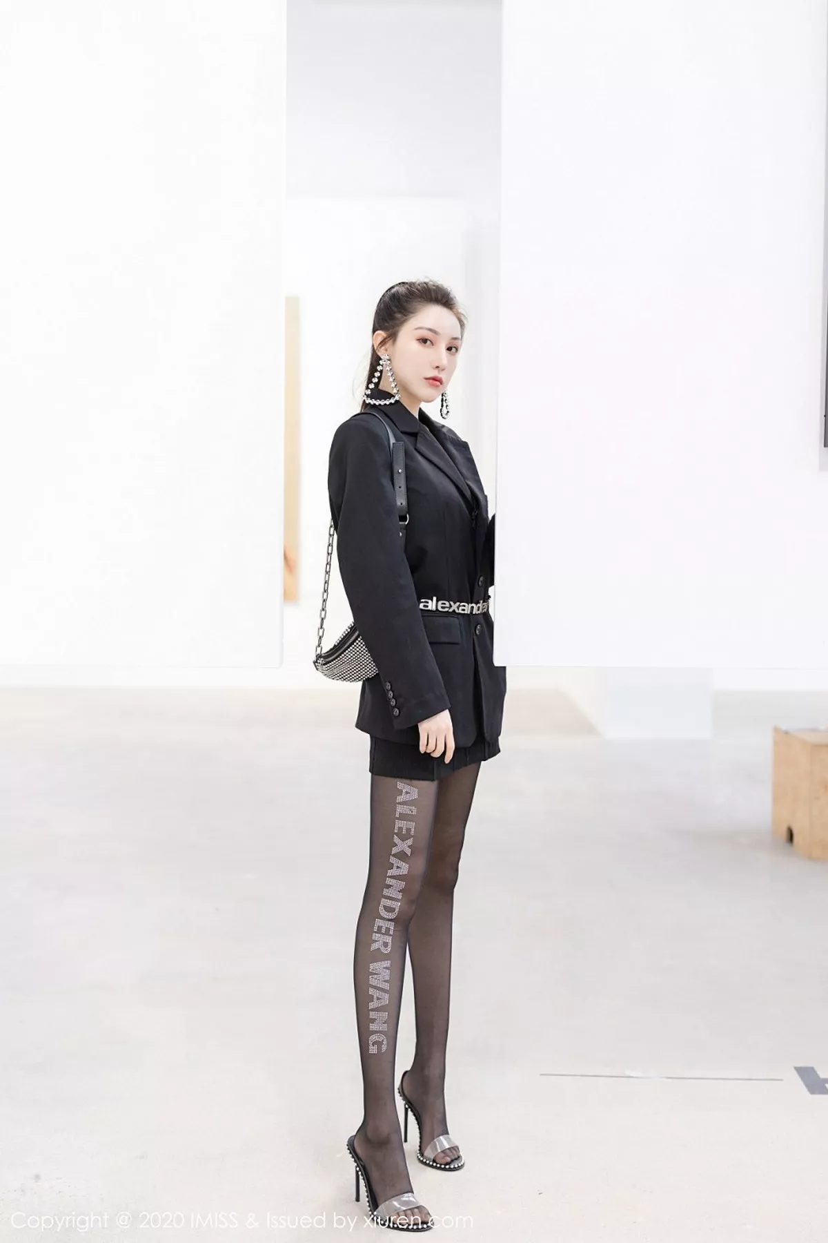 秀人集.com_[IMISS爱蜜社]Vol.443_气质女神Lynn刘奕宁明亮空间拍摄主题高挑身材迷人写真41P