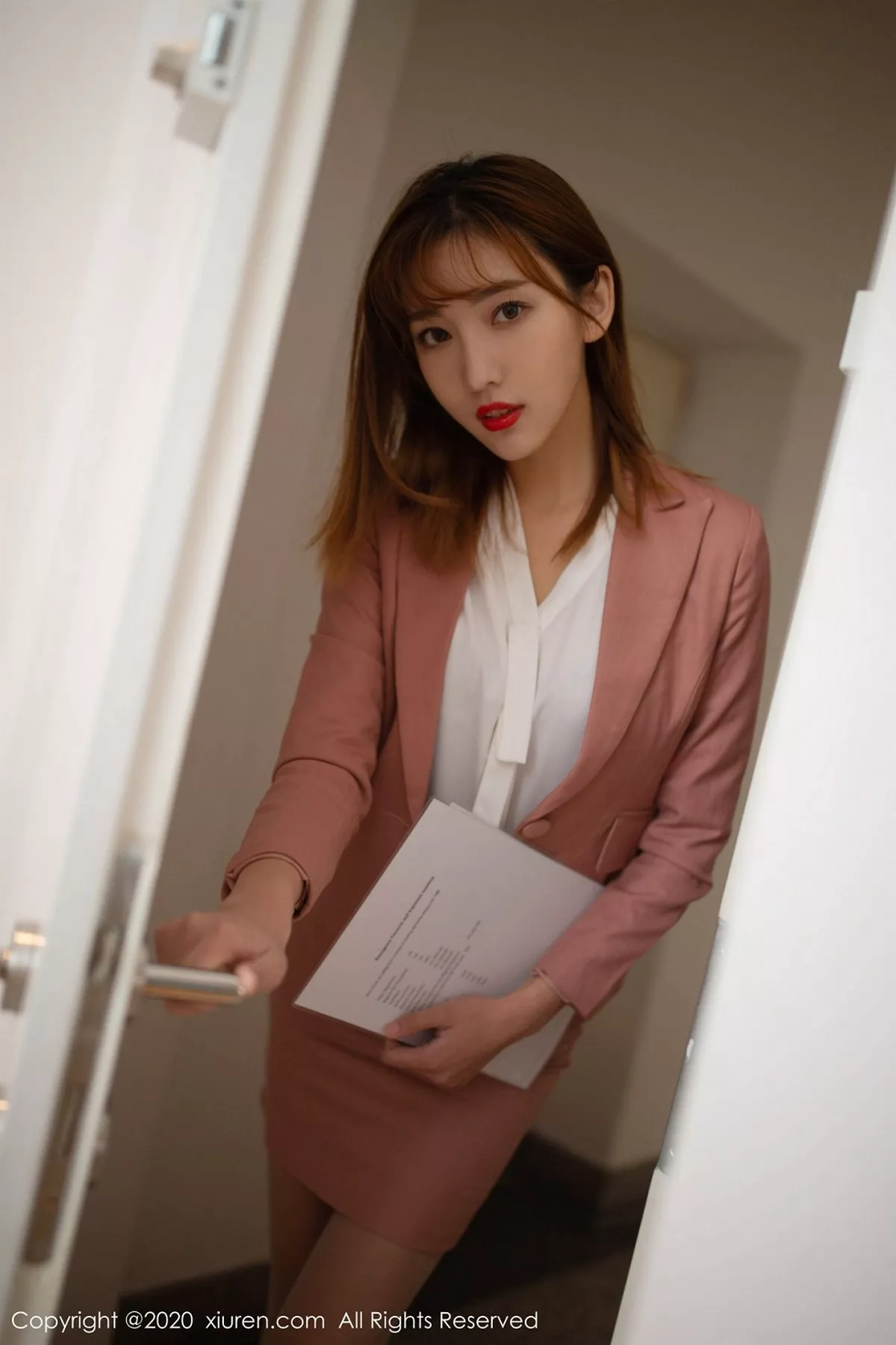 秀人集.com_[XiuRen秀人网]No.2012_嫩模陆萱萱家访剧情主题性感红色内衣配肉丝袜完美诱惑写真70P