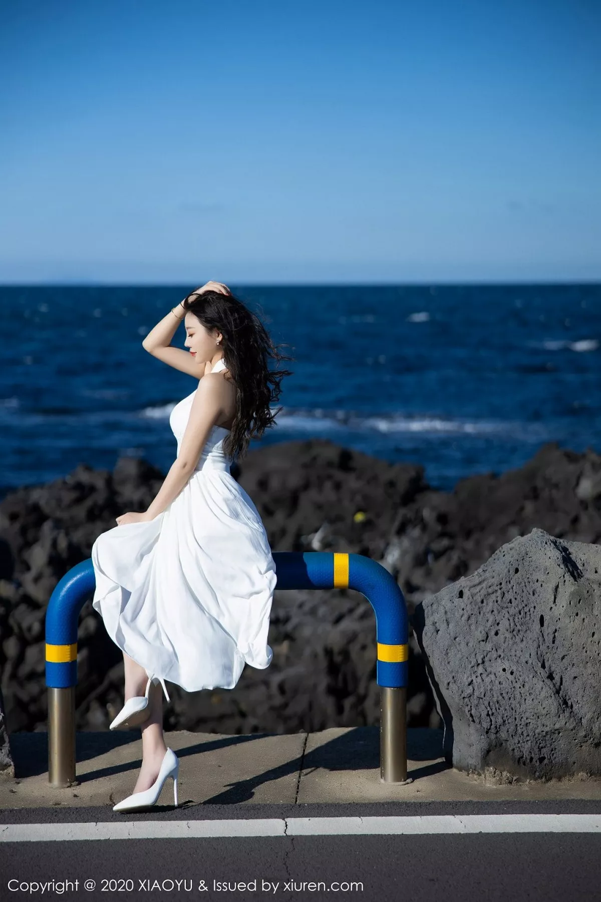 秀人集.com_[XiaoYu画语界]Vol.286_女神杨晨晨sugar济州岛旅拍私房银色吊裙半脱露豪乳诱惑写真83P