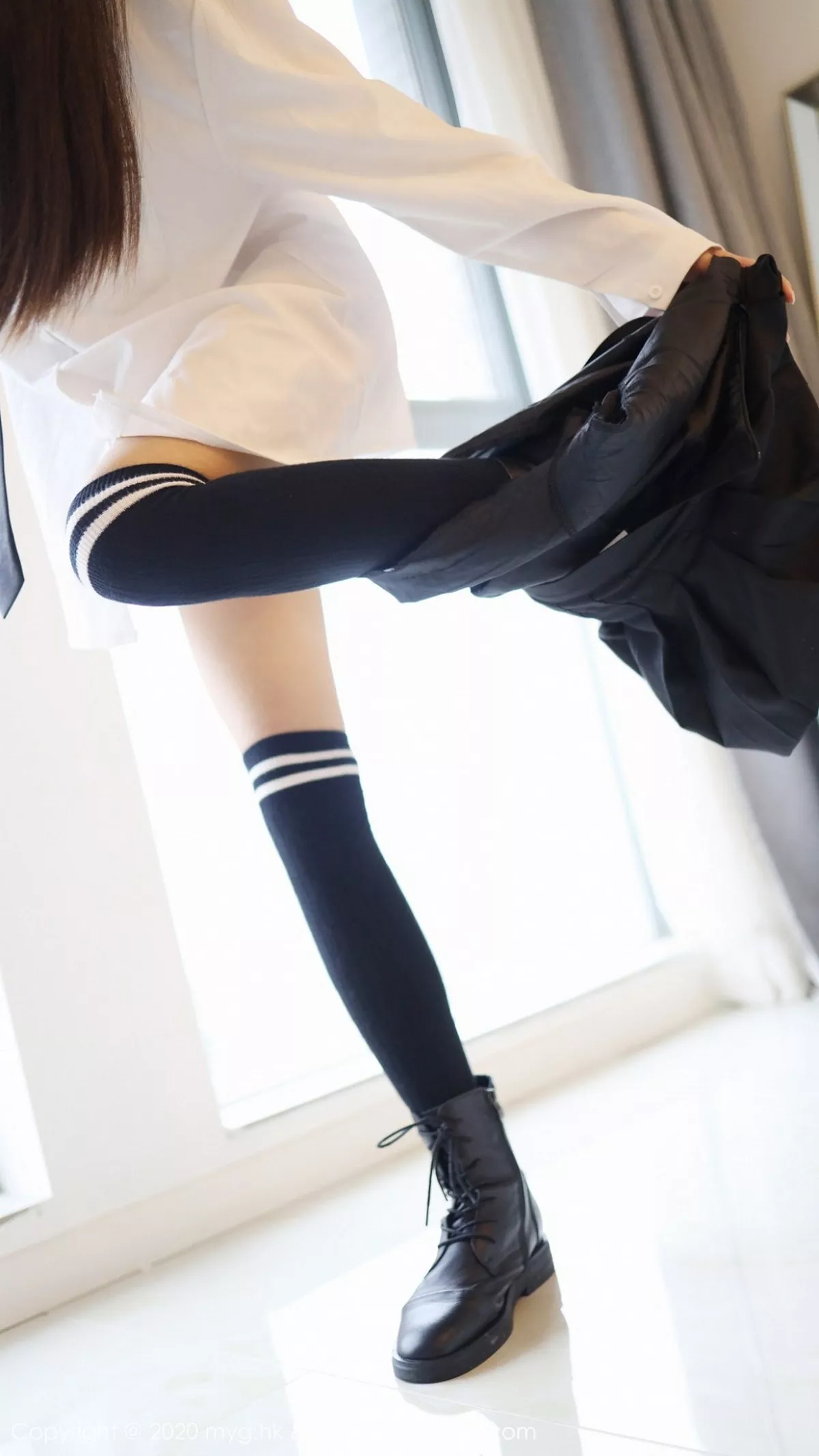 秀人集.com_[MyGirl美媛馆]Vol.439_嫩模Laura张小妮私房经典JK制服全脱露火辣身材诱惑写真61P