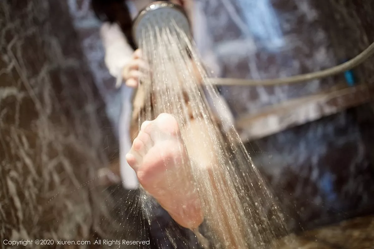 秀人集.com_[XiuRen秀人网]No.2249_嫩模杨紫嫣Cynthia私房浴室里猩红内衣吊带袜湿身诱惑写真60P