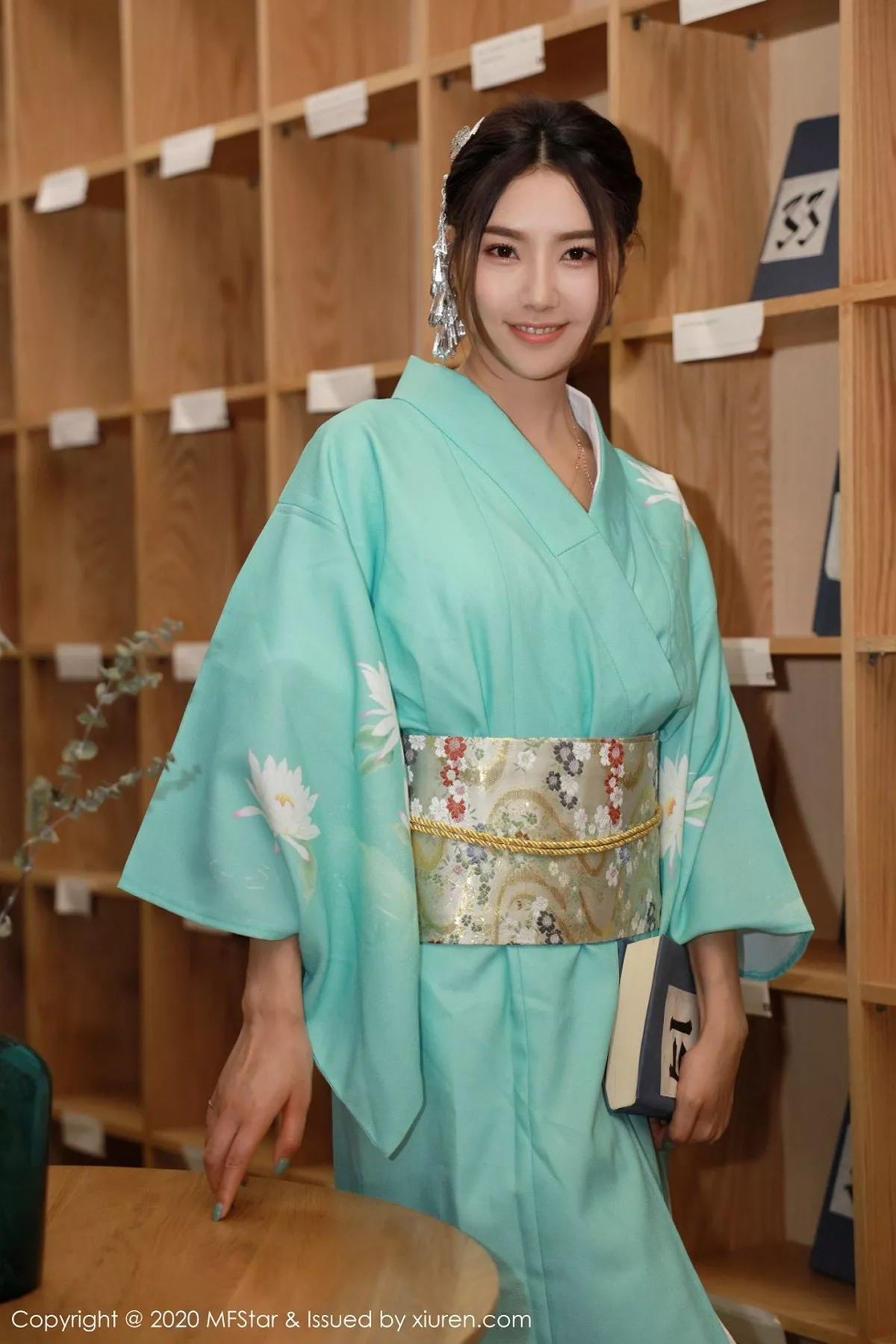 秀人集.com_[MFStar模范学院]Vol.332_嫩模方子萱私房床上日系和服半脱秀完美身材诱惑写真71P