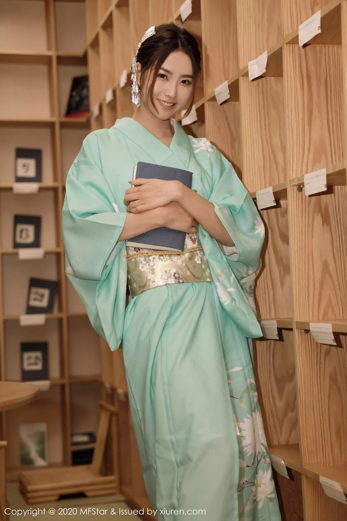 秀人集.com_[MFStar模范学院]Vol.332_嫩模方子萱私房床上日系和服半脱秀完美身材诱惑写真71P