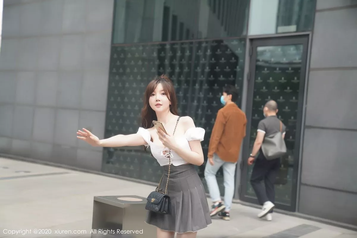 秀人集.com_[XiuRen秀人网]No.2408_女神糯美子Mini商务车车拍主题性感短裙秀火辣身材诱惑写真71P