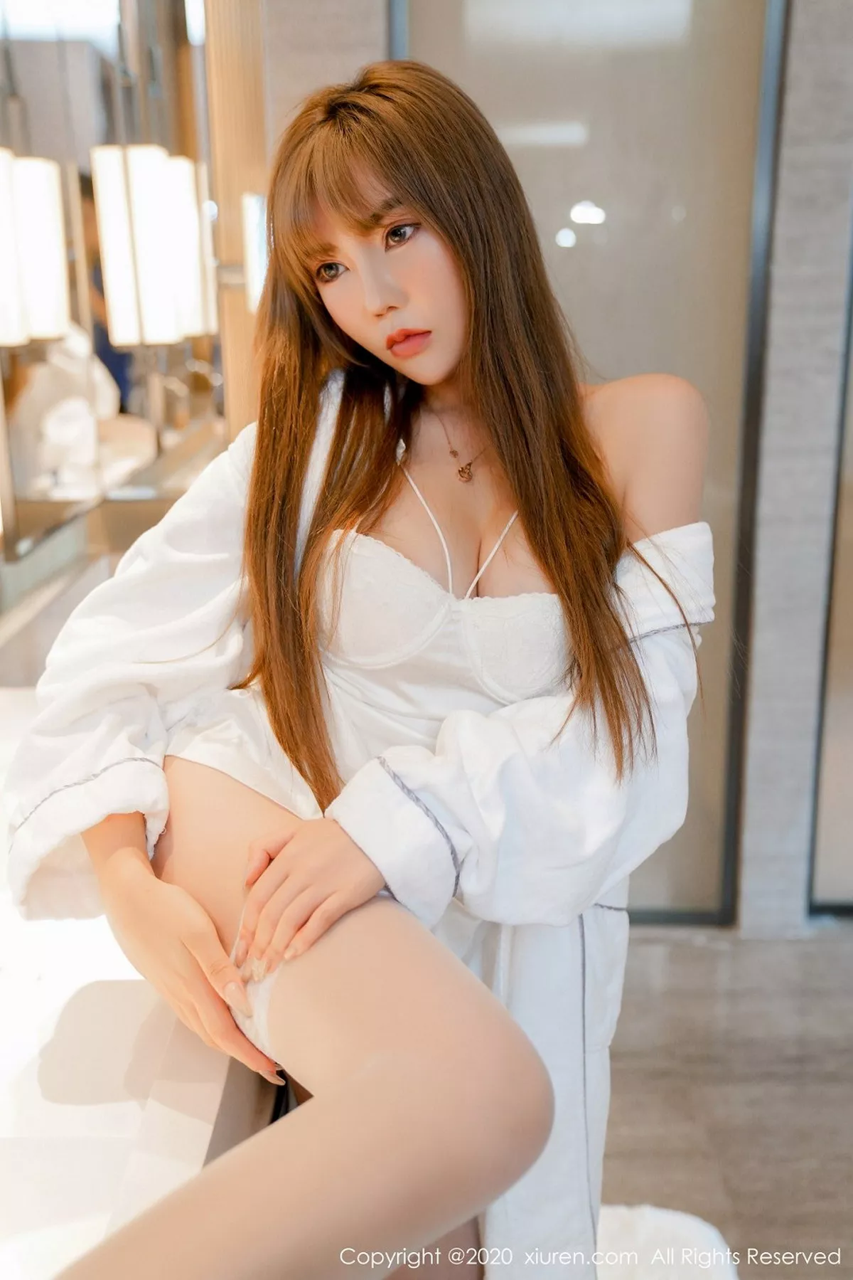 秀人集.com_[XiuRen秀人网]No.2459_嫩模萌汉药baby私房浴室白色浴袍配白色蕾丝袜极致魅惑写真61P