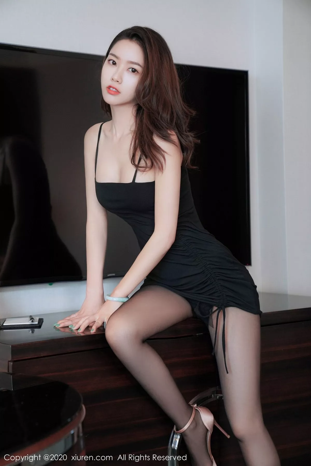 秀人集.com_[XiuRen秀人网]No.2376_嫩模方子萱私房性感黑色吊裙配黑丝裤袜秀完美身材诱惑写真40P