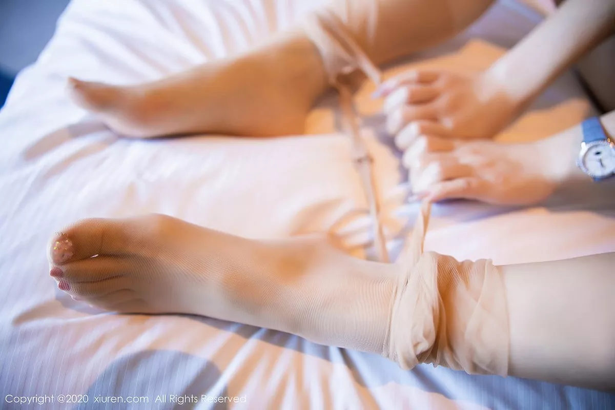 秀人集.com_[XiuRen秀人网]No.2524_女神周于希Sandy私房性感黑色蕾丝内衣配开档肉丝裤袜诱惑写真63P