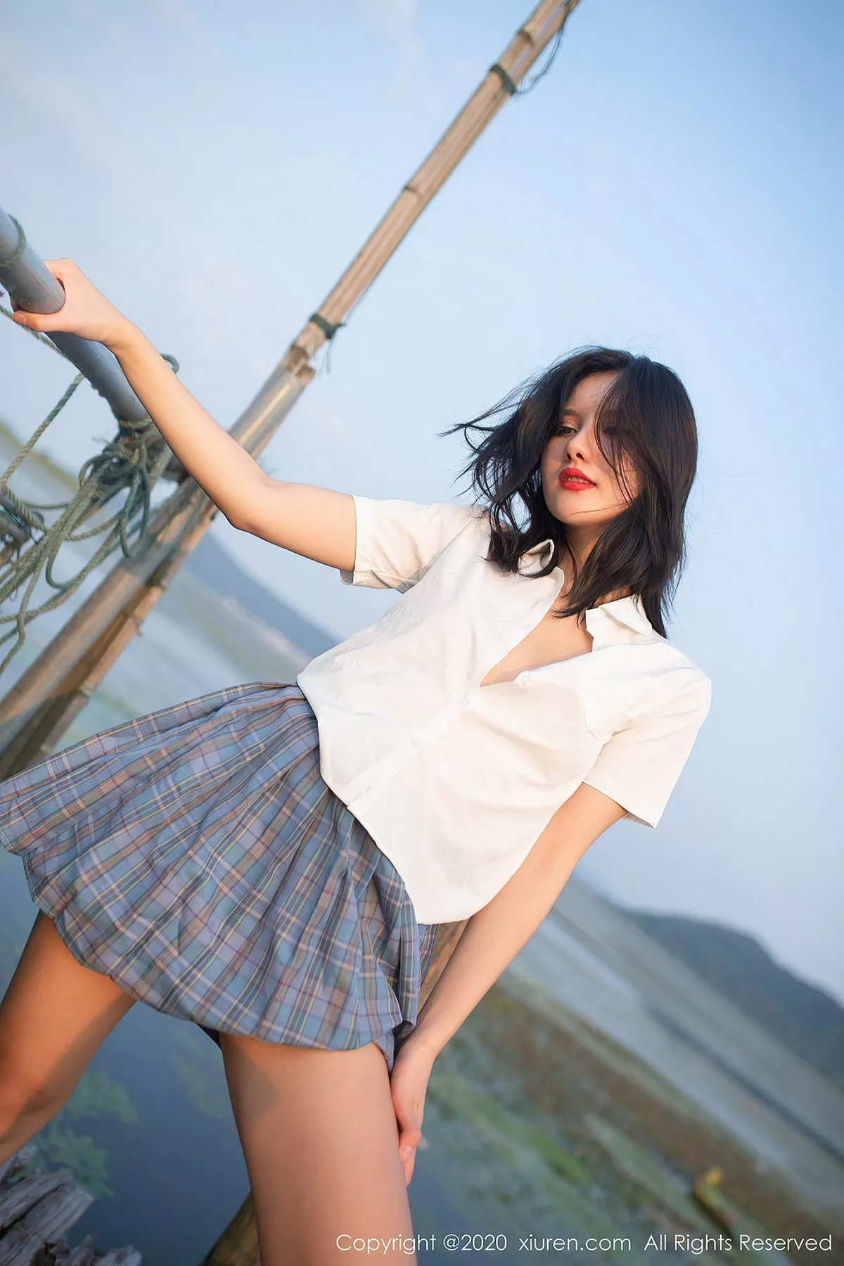 秀人集.com_[XiuRen秀人网]No.2558_女神就是阿朱啊海边渔村主题半撩短裙脱内裤秀翘臀诱惑写真51P