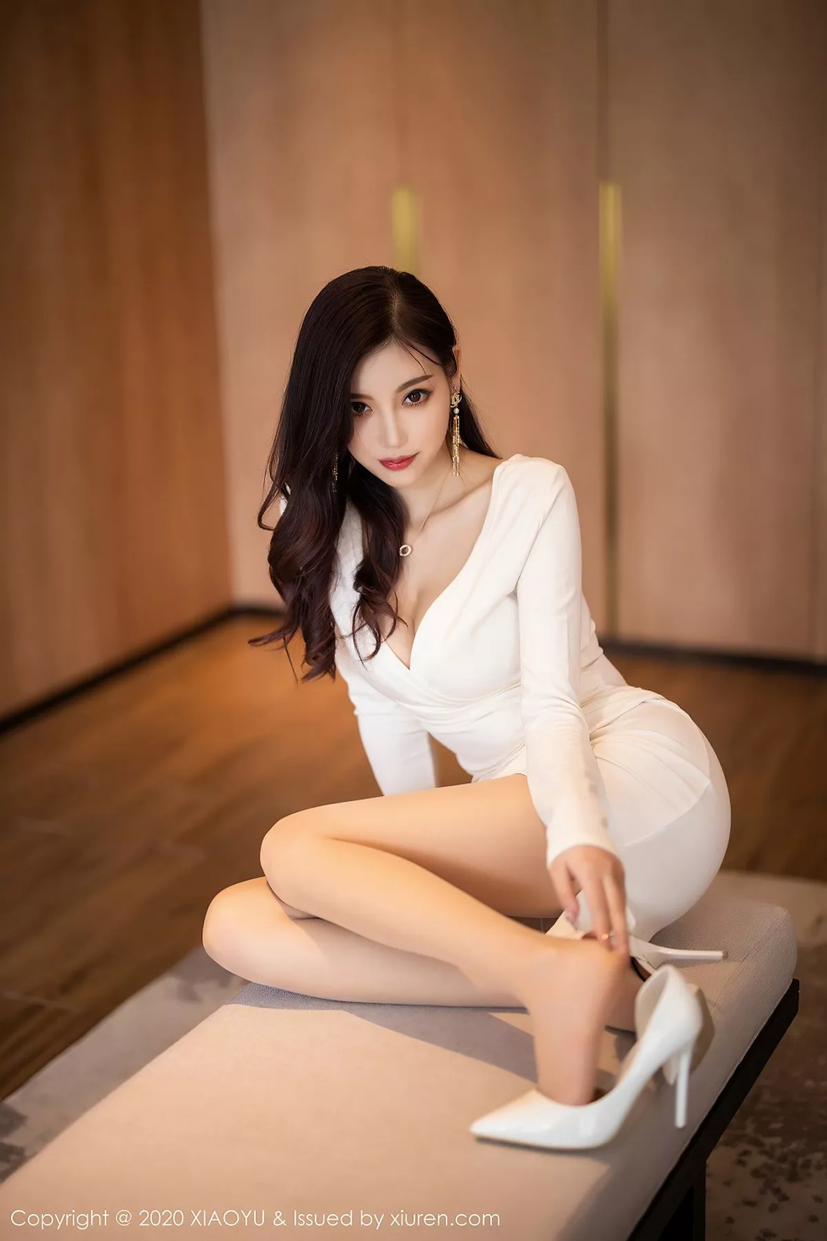 秀人集.com_[XiaoYu画语界]Vol.377_女神杨晨晨sugar阳朔旅拍典雅白色礼裙配肉丝裤袜魅惑写真76P