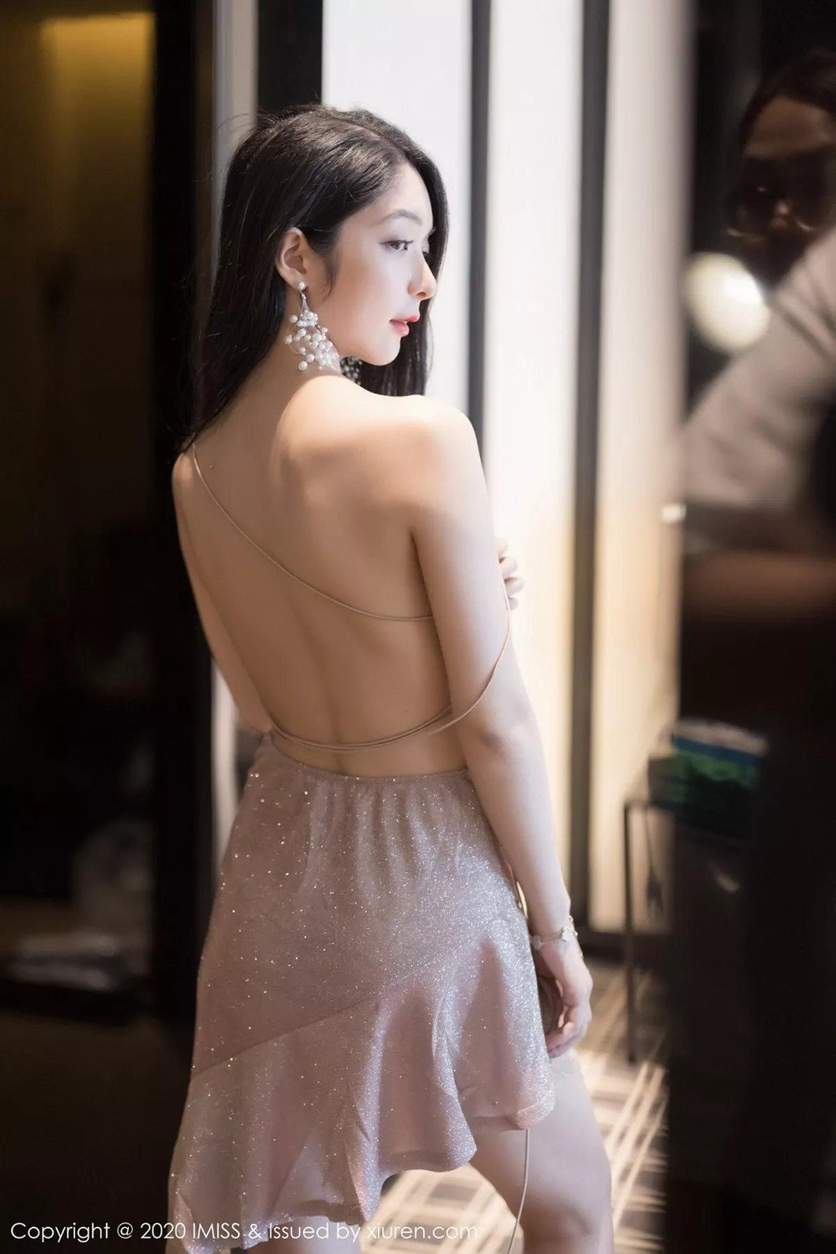 秀人集.com_[IMISS爱蜜社]Vol.511_女神Angela小热巴私房典雅吊裙配肉丝裤袜秀完美身材诱惑写真55P