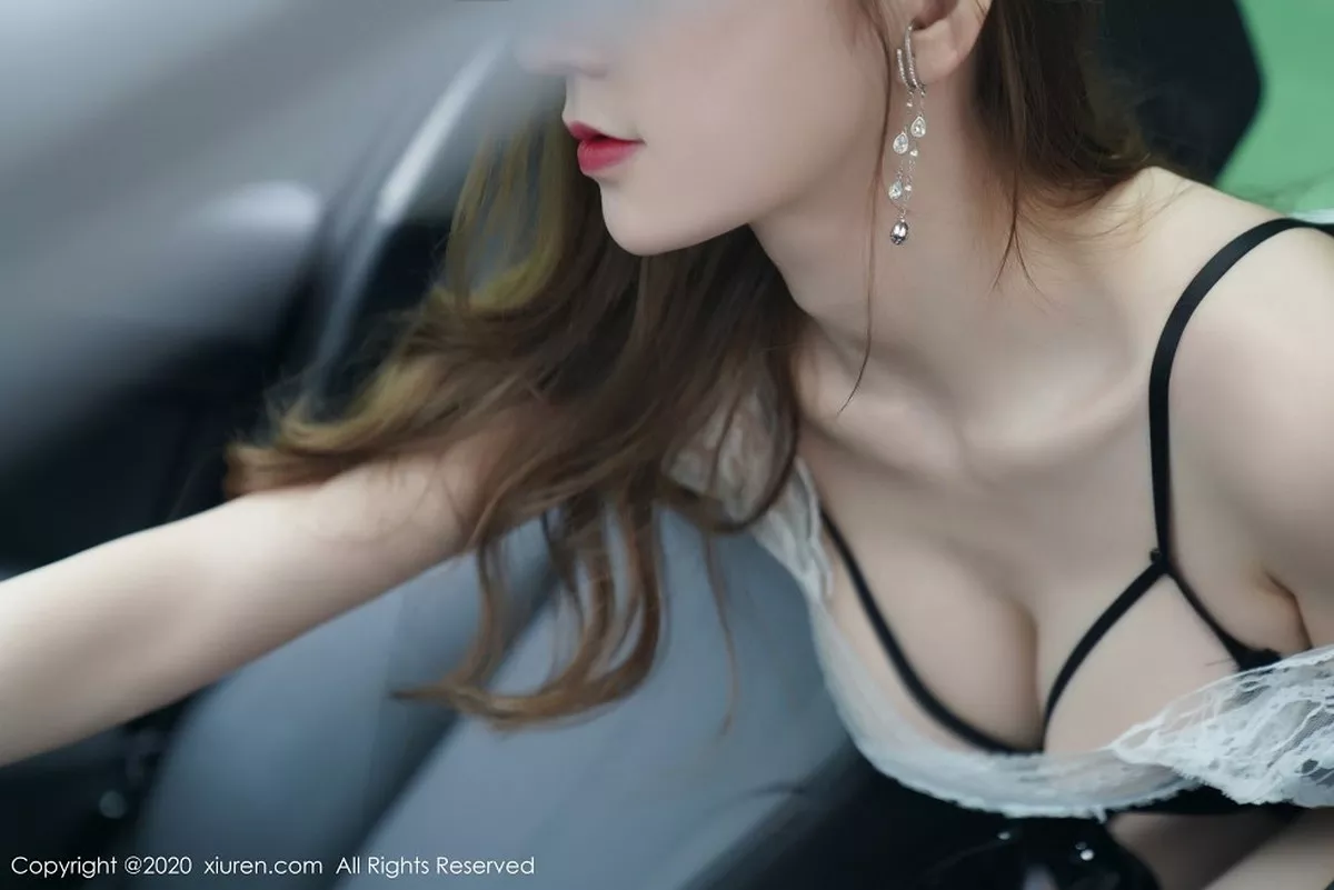 秀人集.com_[XiuRen秀人网]No.2832_嫩模周于希下班打车剧情主题车拍系列性感黑色内衣迷人诱惑写真90P