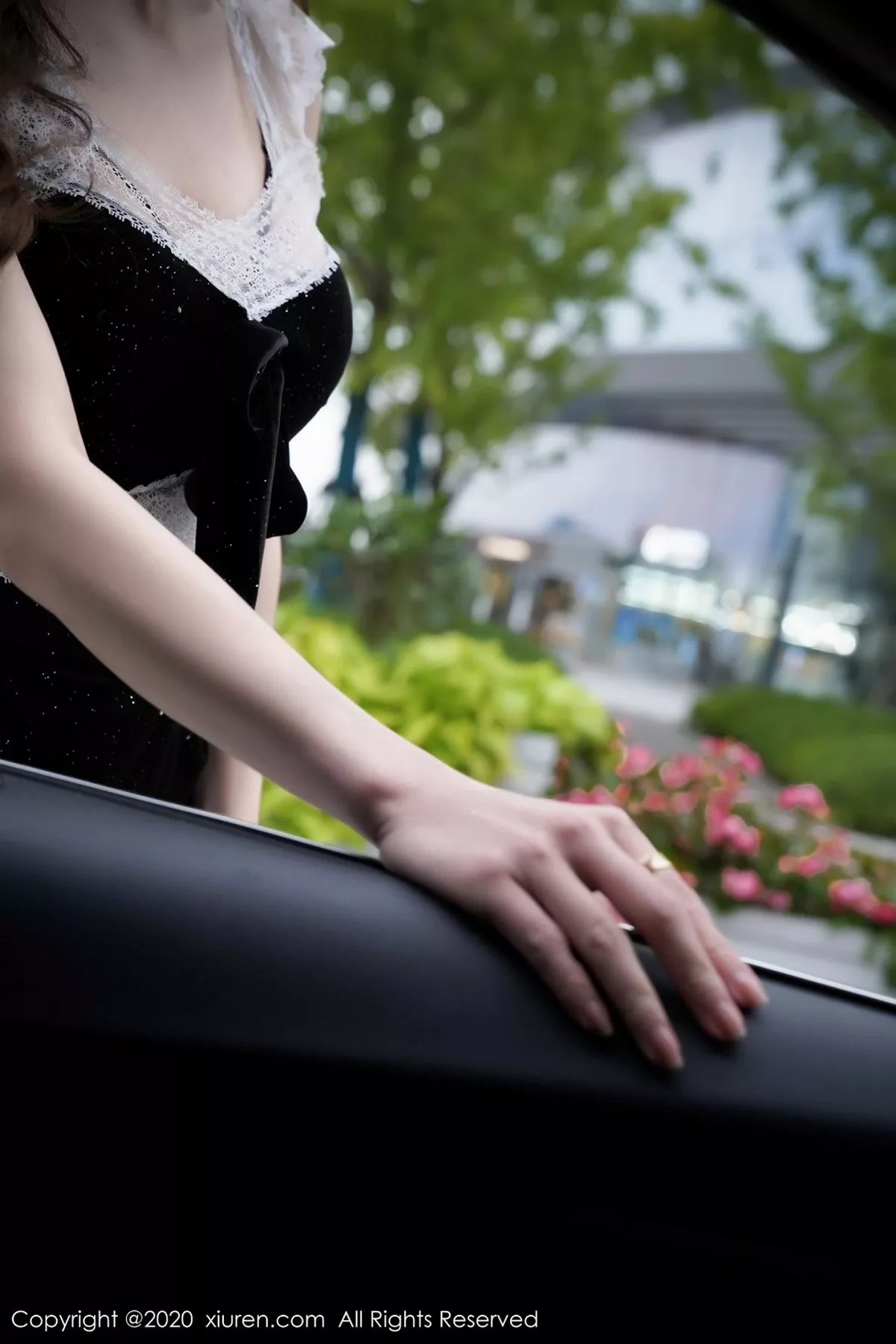 秀人集.com_[XiuRen秀人网]No.2832_嫩模周于希下班打车剧情主题车拍系列性感黑色内衣迷人诱惑写真90P