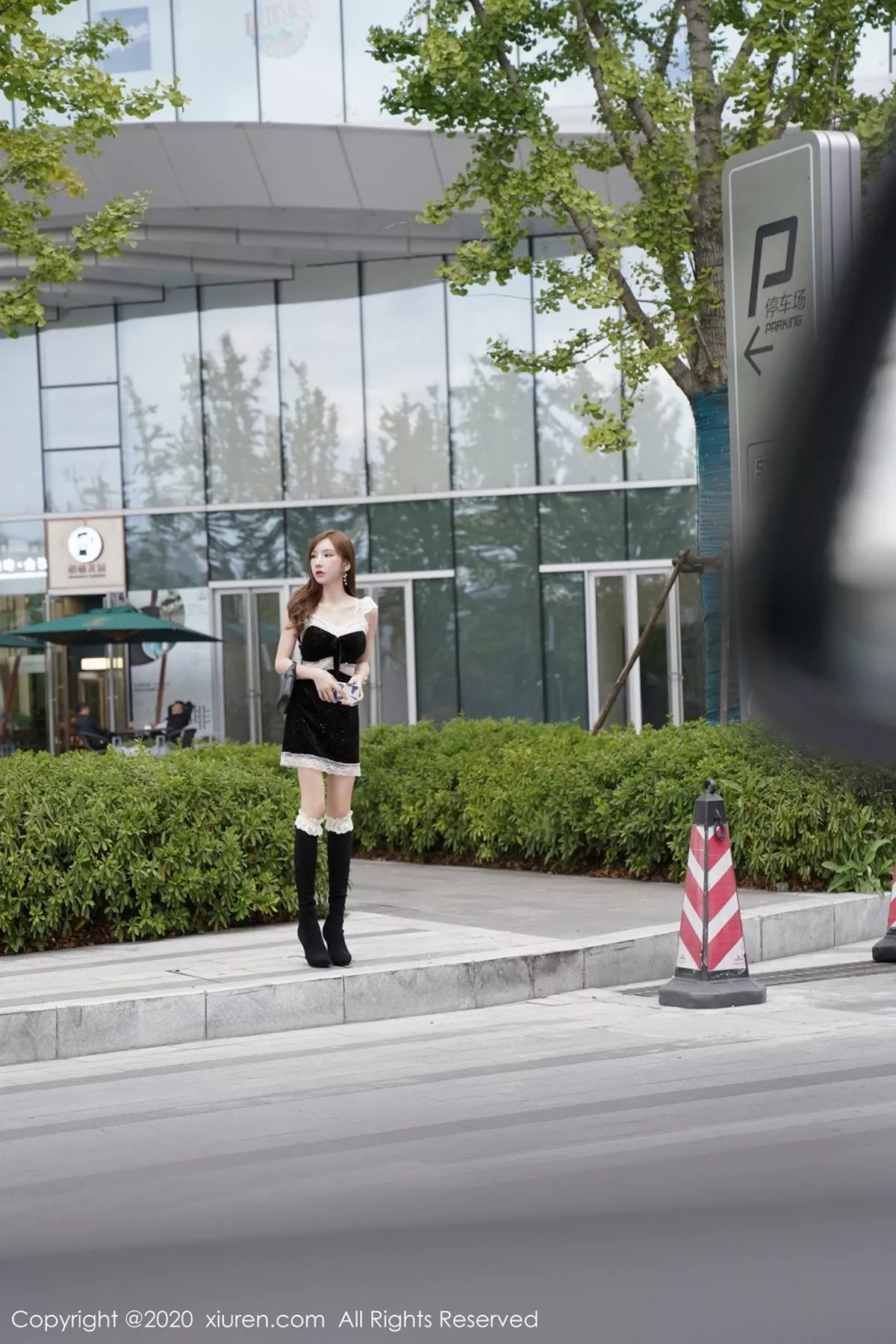 秀人集.com_[XiuRen秀人网]No.2832_嫩模周于希下班打车剧情主题车拍系列性感黑色内衣迷人诱惑写真90P