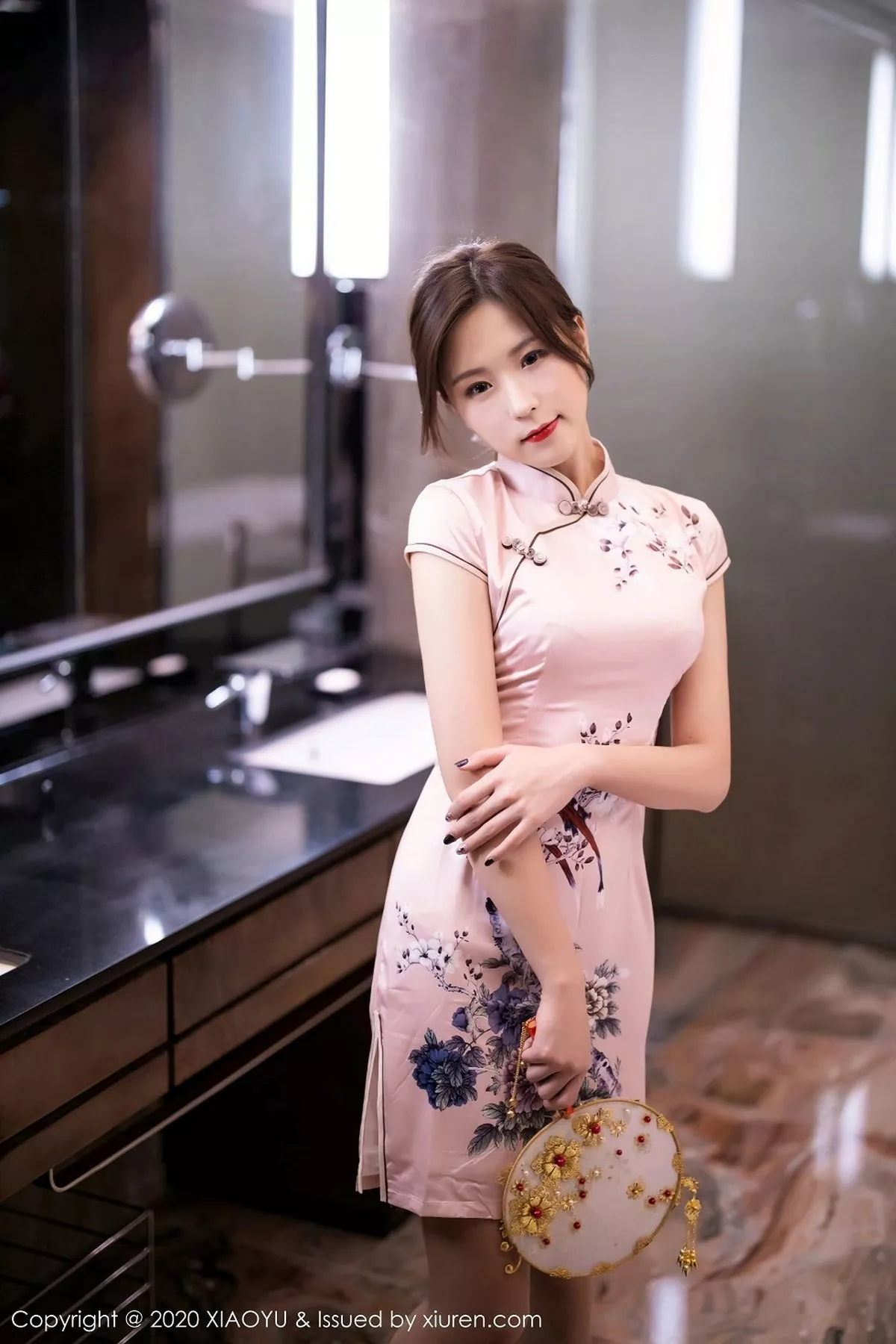 秀人集.com_[XiaoYu画语界]Vol.410_嫩模杨紫嫣Cynthia私房古韵旗袍半脱露性感内衣诱惑写真66P