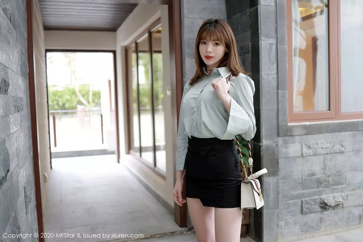 秀人集.com_[MFStar模范学院]Vol.429_嫩模yoo优优三亚旅拍都市职场OL主题黑短裙秀美腿性感写真57P
