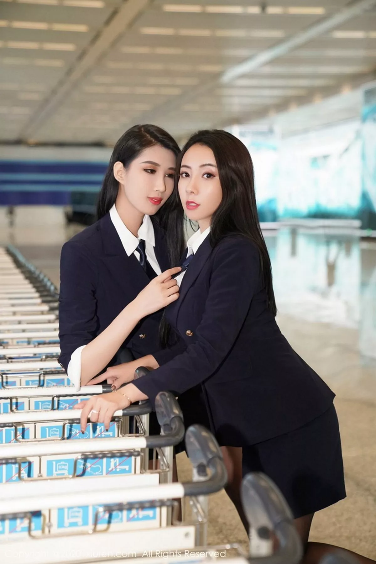 秀人集.com_[XiuRen秀人网]No.2961_嫩模果儿Victoria＆葛征空姐职业制服主题秀魔鬼身材魅惑写真82P