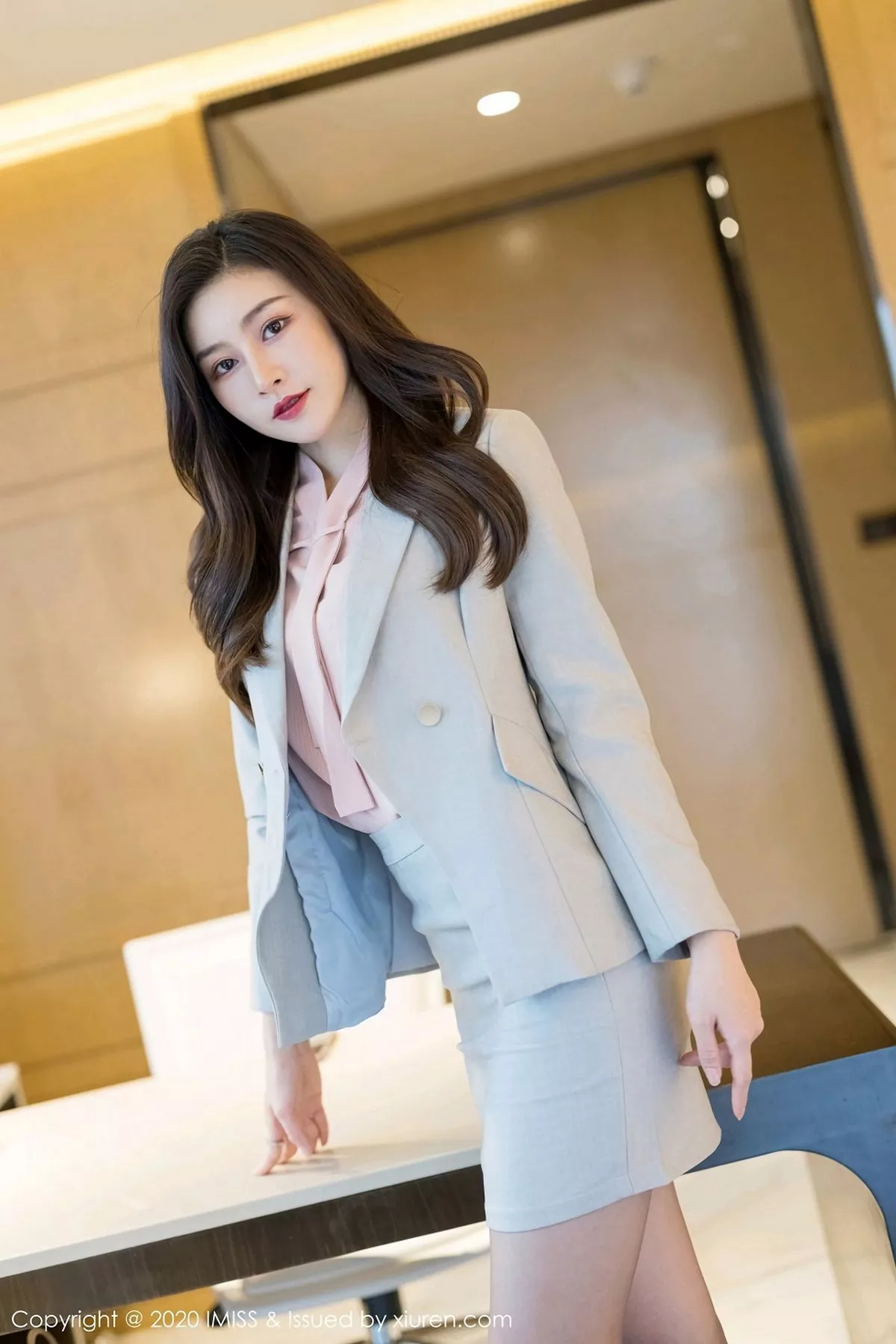 秀人集.com_[IMISS爱蜜社]Vol.538_气质美女Vanessa脱OL制服露性感内衣秀完美身材诱惑写真60P