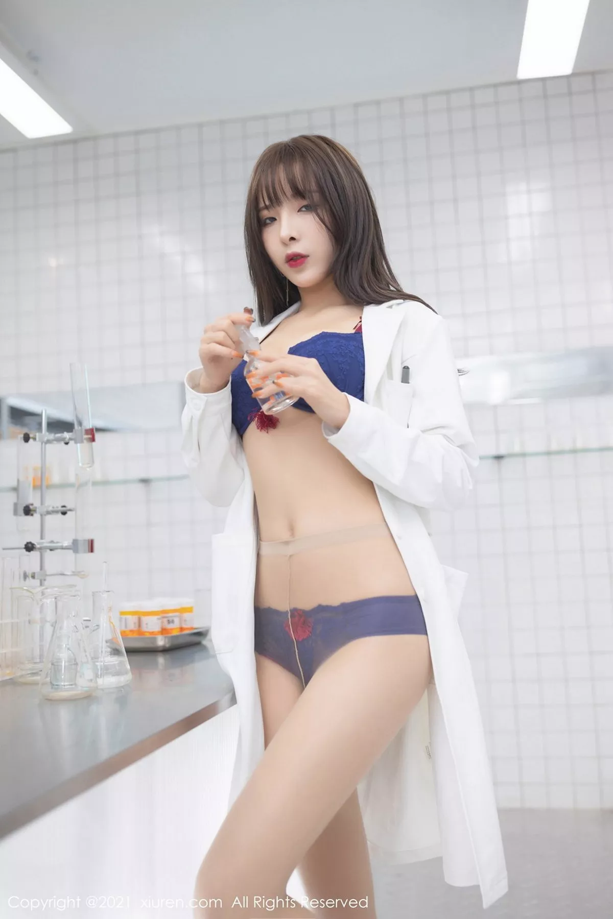 秀人集.com_[XiuRen秀人网]No.3079_嫩模陈小喵三亚旅拍实验室试药主题白大褂下开档肉丝裤袜诱惑写真71P