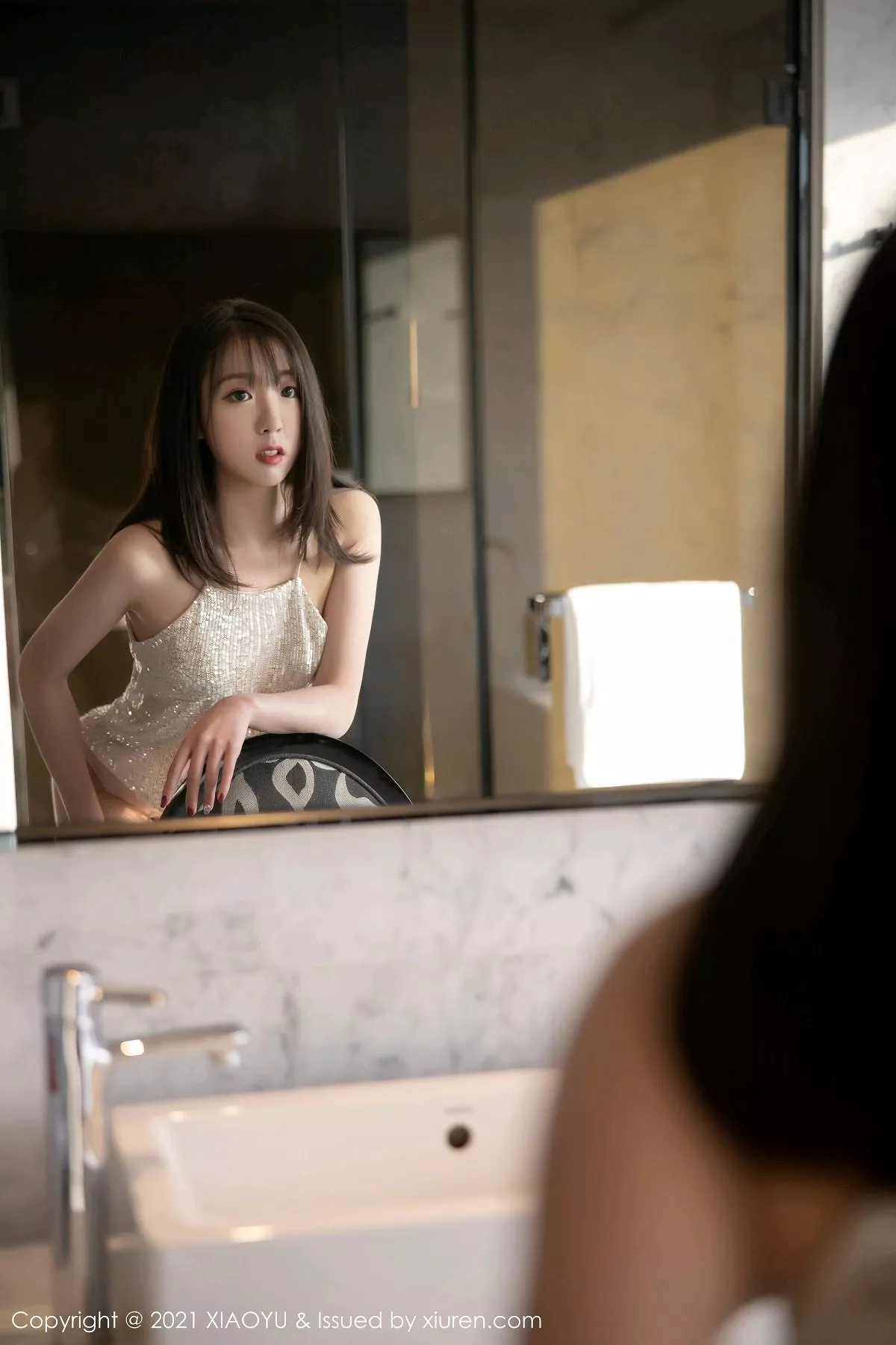 秀人集.com_[XiaoYu画语界]Vol.479_嫩模蜜桃酱华丽都市OL主题半脱露开档肉丝裤袜秀翘臀诱惑写真80P